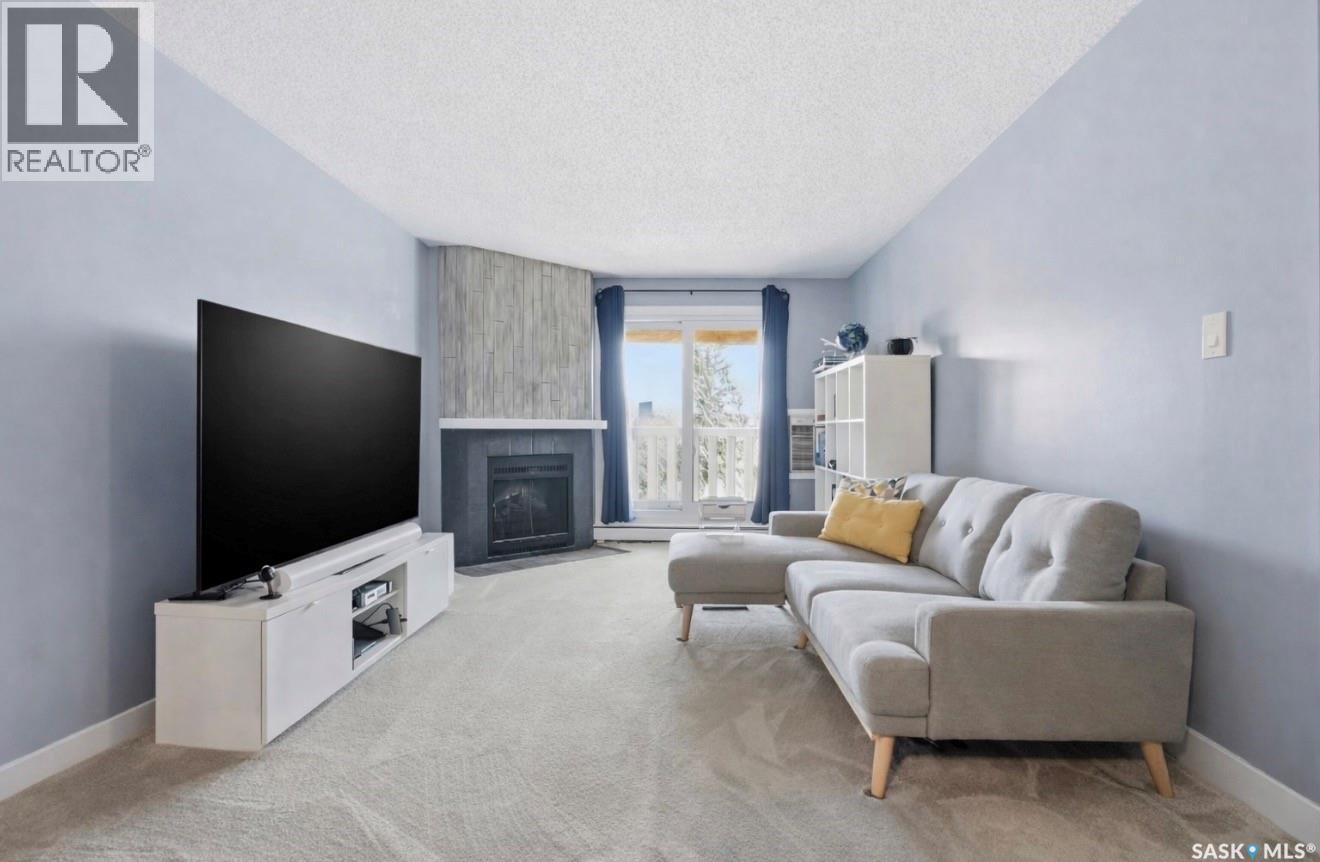 135 310 Stillwater Drive, Saskatoon, SK - Indoor Photo Showing Living Room With Fireplace