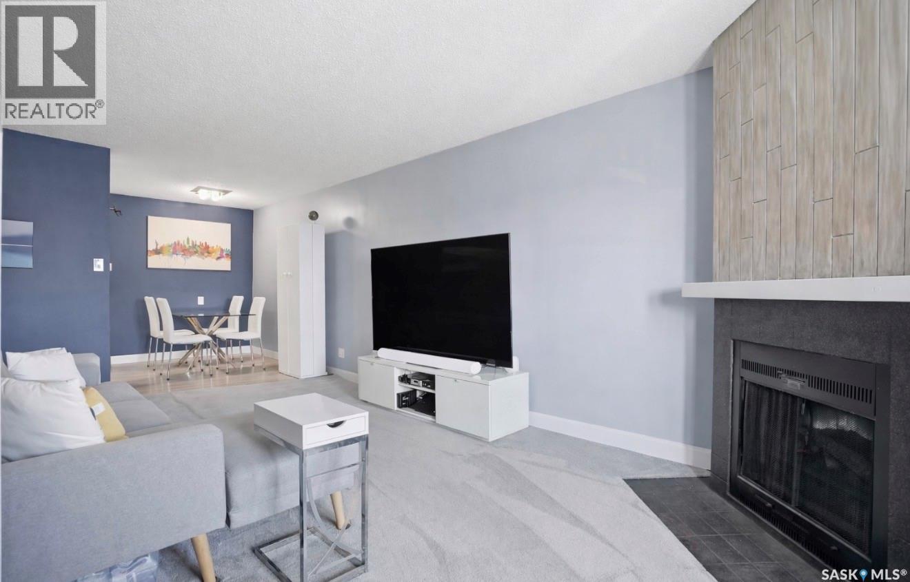 135 310 Stillwater Drive, Saskatoon, SK - Indoor Photo Showing Living Room With Fireplace