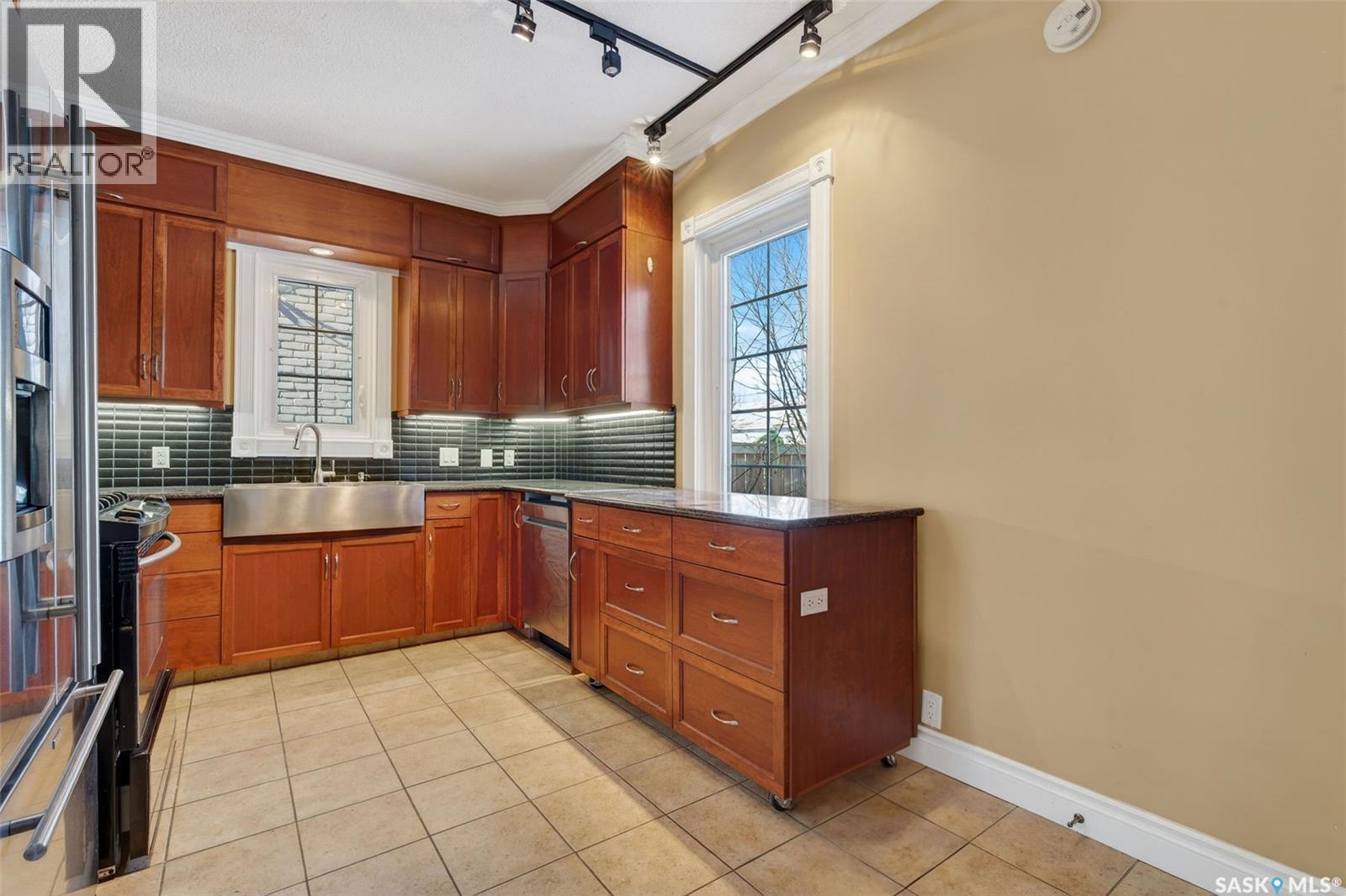 408 10Th Street E, Prince Albert, SK - Indoor Photo Showing Kitchen