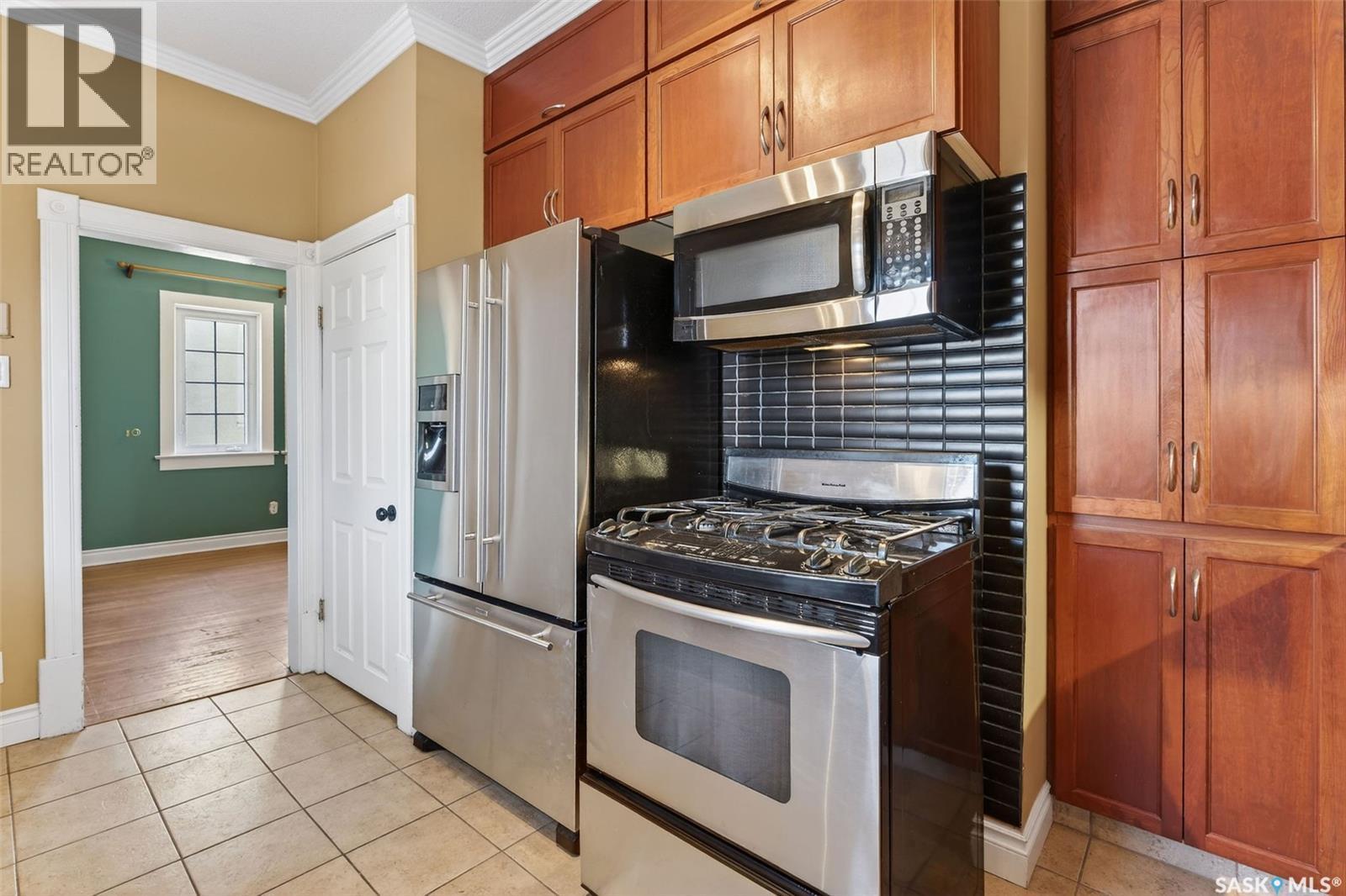 408 10Th Street E, Prince Albert, SK - Indoor Photo Showing Kitchen