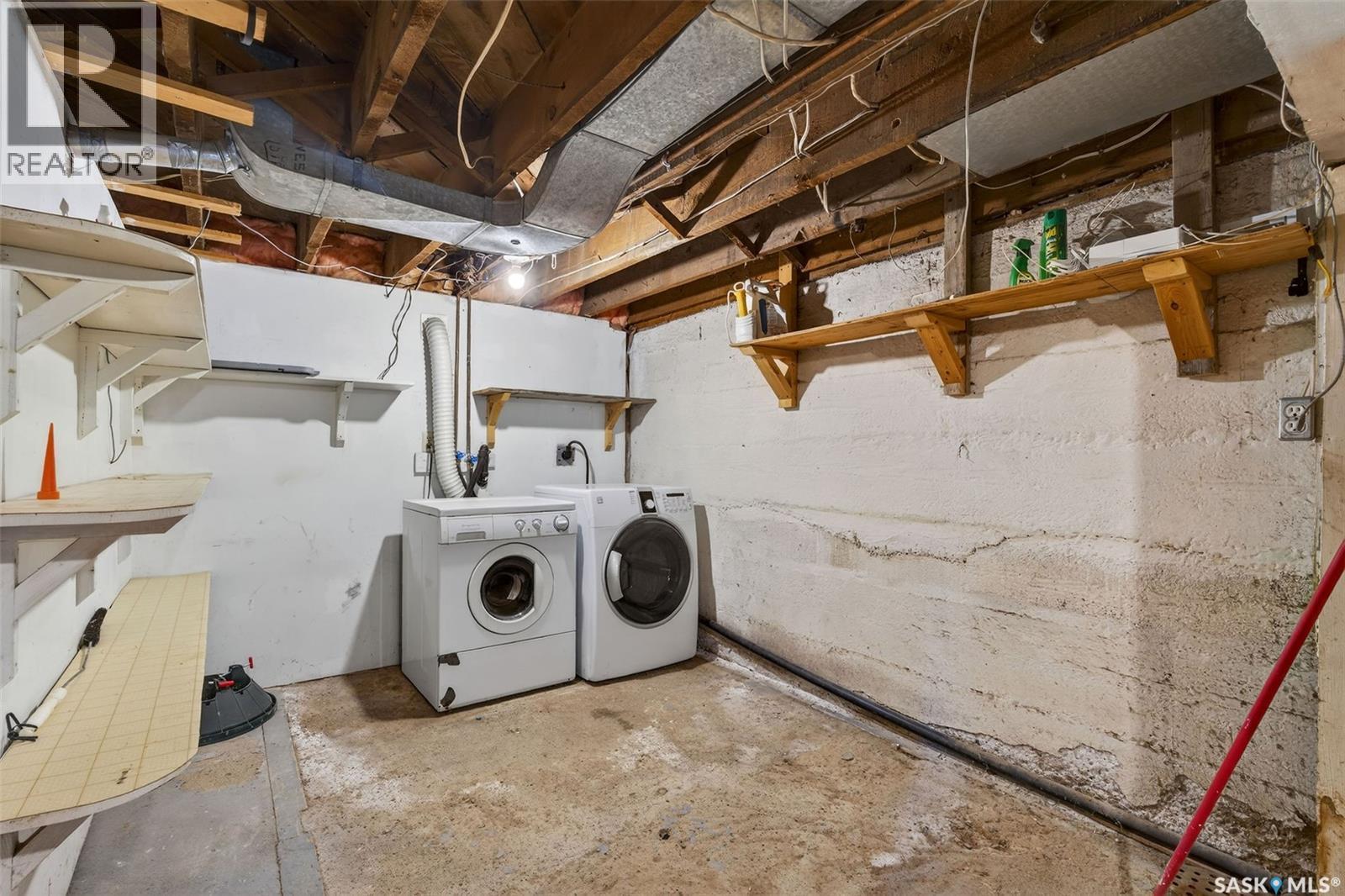 408 10Th Street E, Prince Albert, SK - Indoor Photo Showing Laundry Room