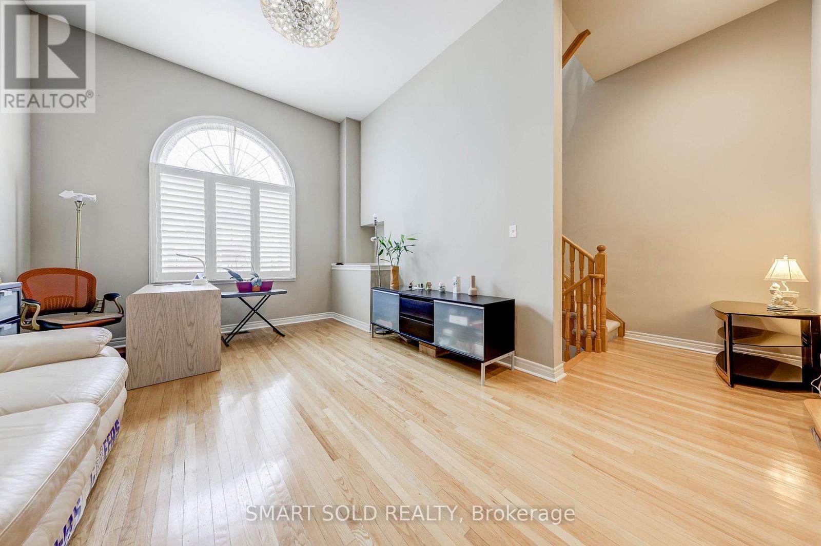 84 - 190 Harding Boulevard W, Richmond Hill, ON - Indoor