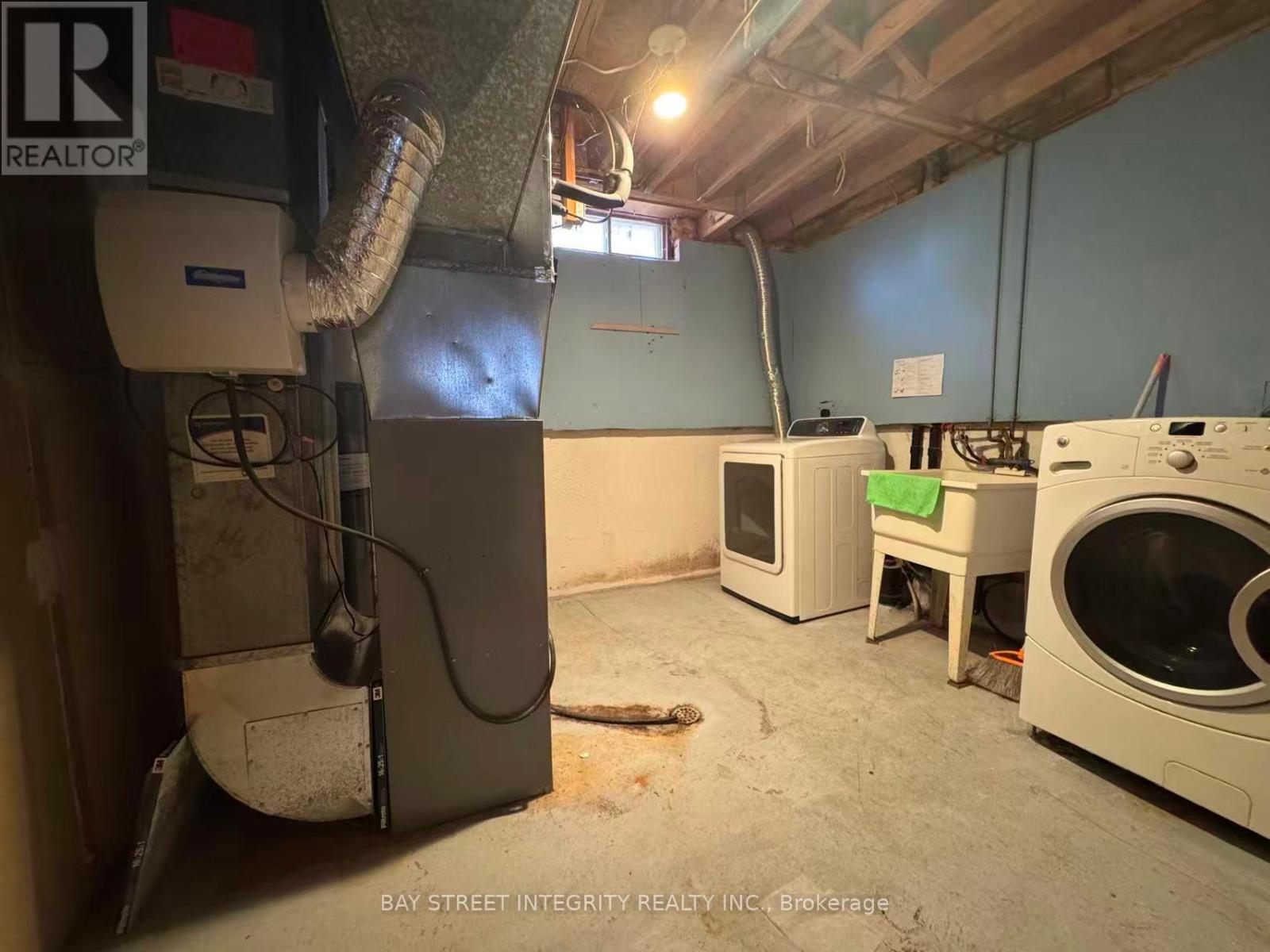4255 Wakefield Crescent, Mississauga, ON - Indoor Photo Showing Laundry Room