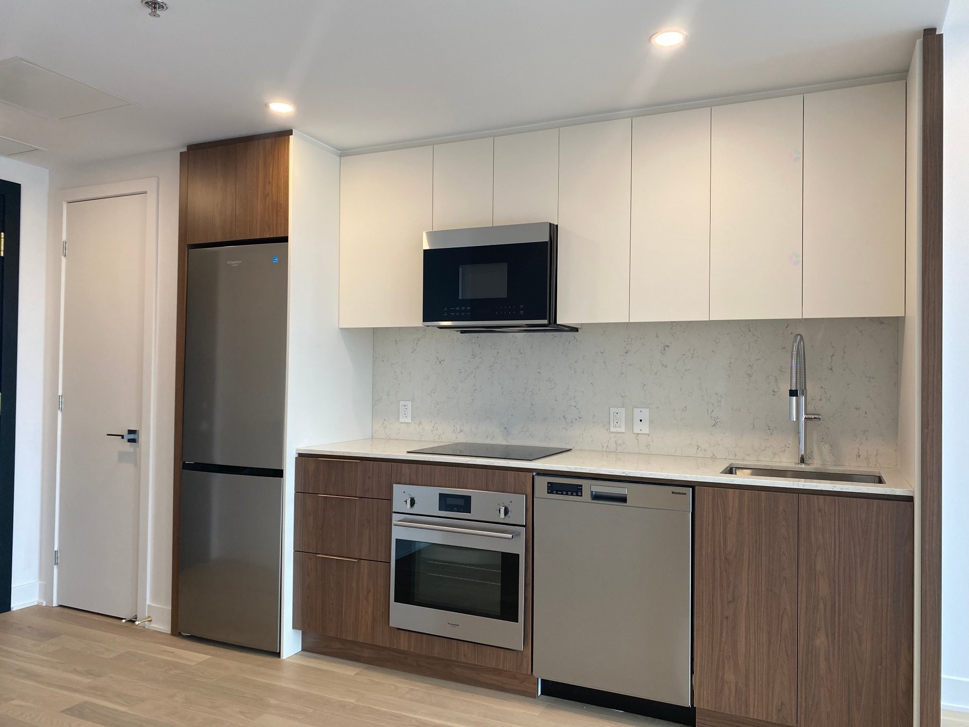 Cuisine - 2006-2060 Rue Peel, Montréal (Ville-Marie), QC - Indoor Photo Showing Kitchen