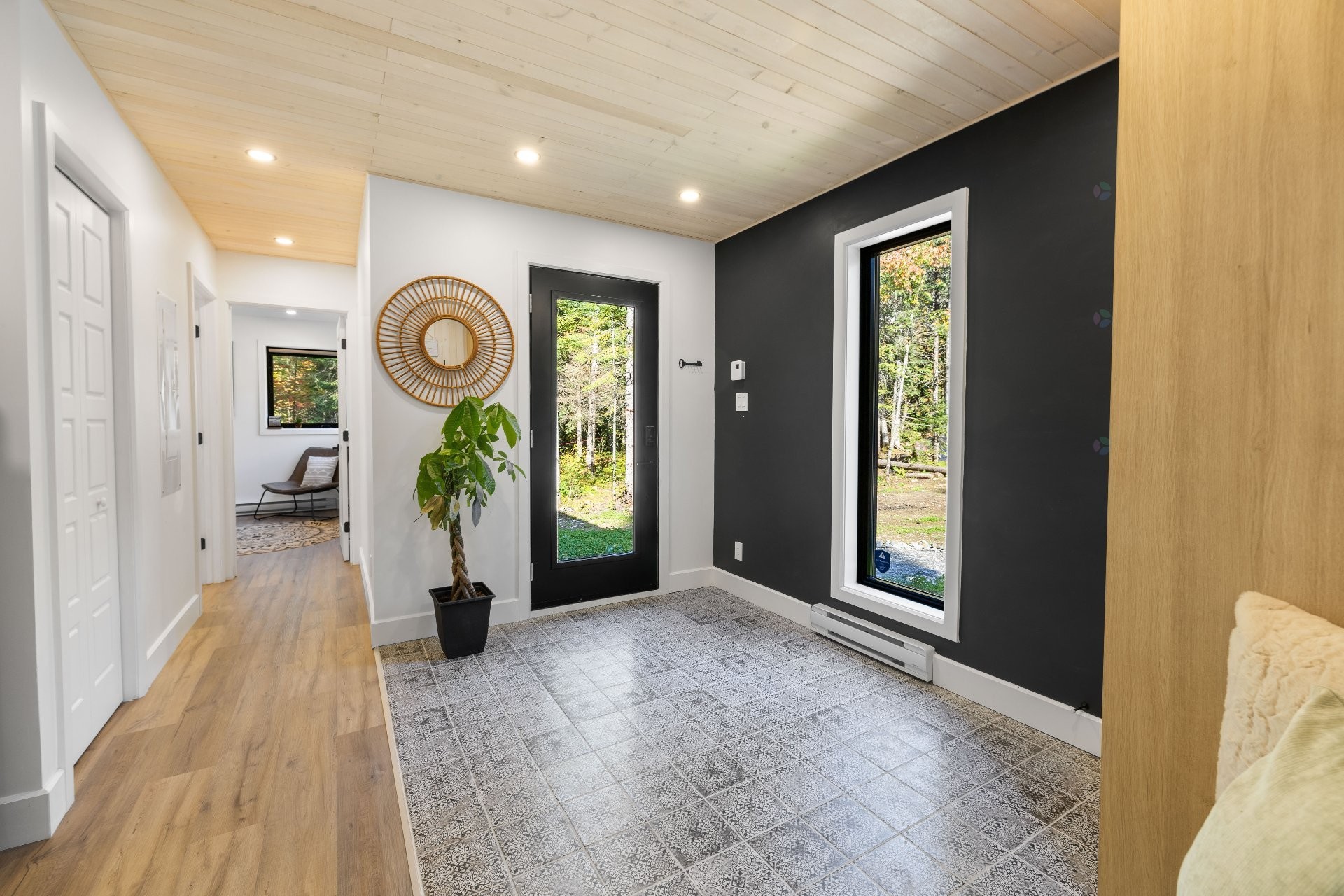 Mud Room - 50 Rue Des Cougars, Saint-Côme, QC - Indoor Photo Showing Other Room