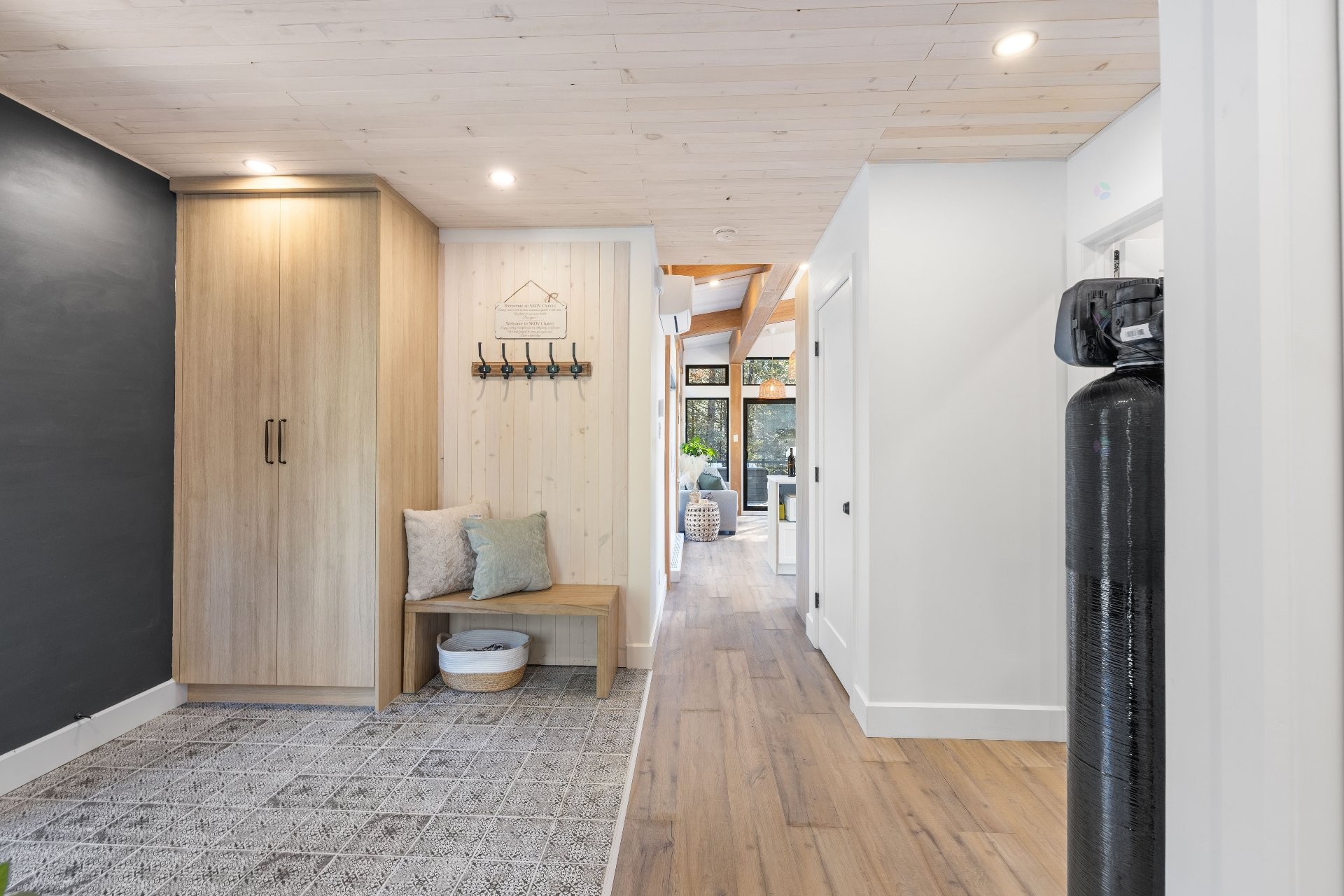 Mud Room - 50 Rue Des Cougars, Saint-Côme, QC - Indoor Photo Showing Other Room