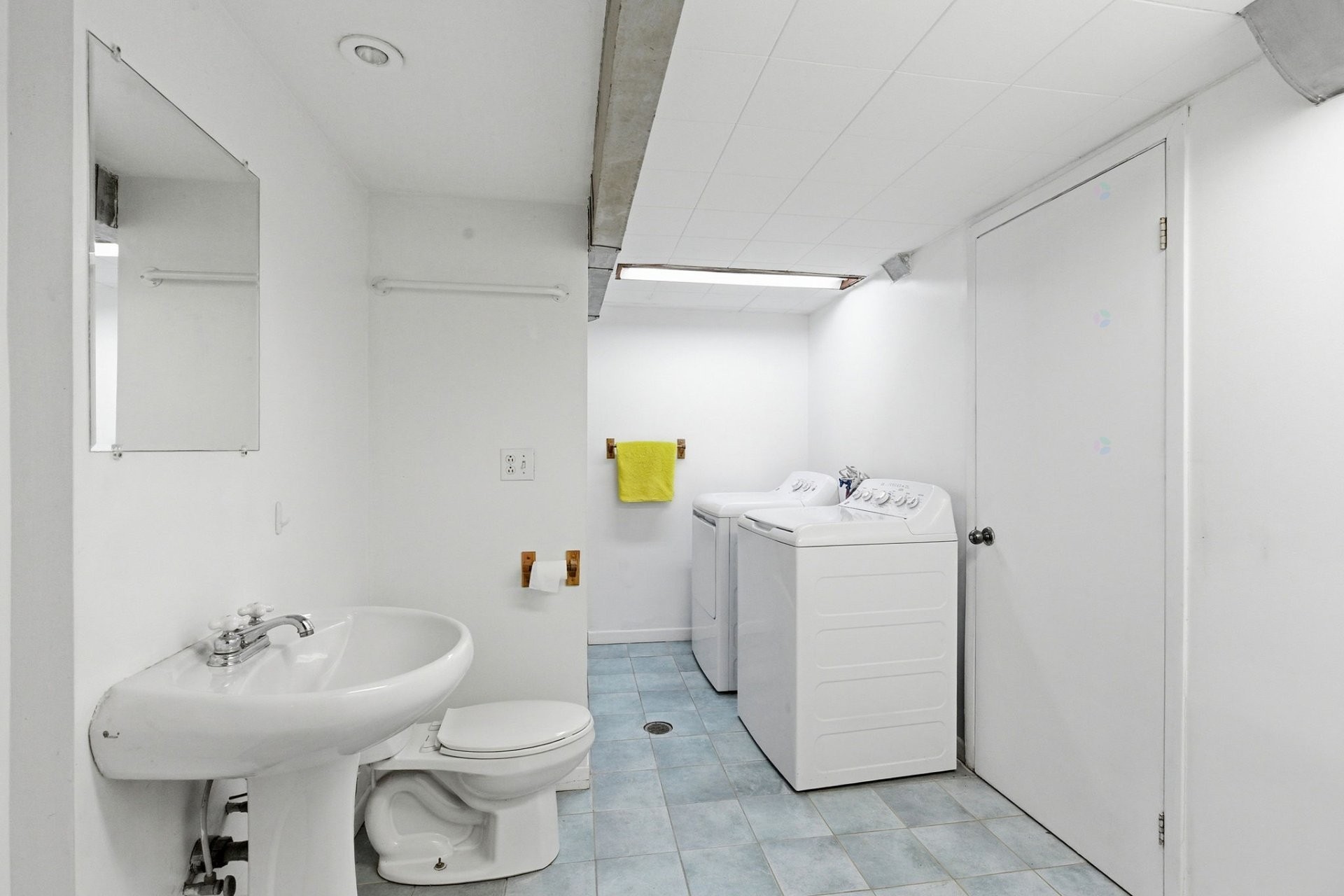 Salle de bains - 138 Av. Highfield, Mont-Royal, QC - Indoor Photo Showing Laundry Room