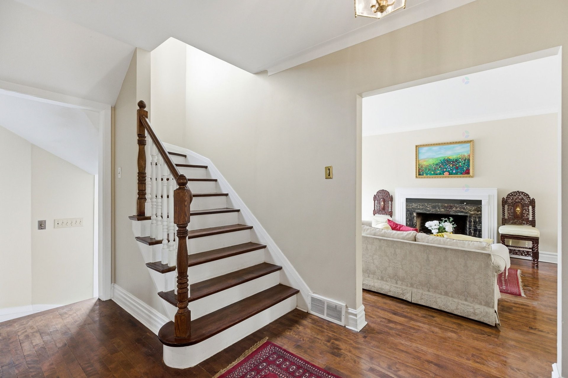 Salon - 138 Av. Highfield, Mont-Royal, QC - Indoor Photo Showing Other Room With Fireplace