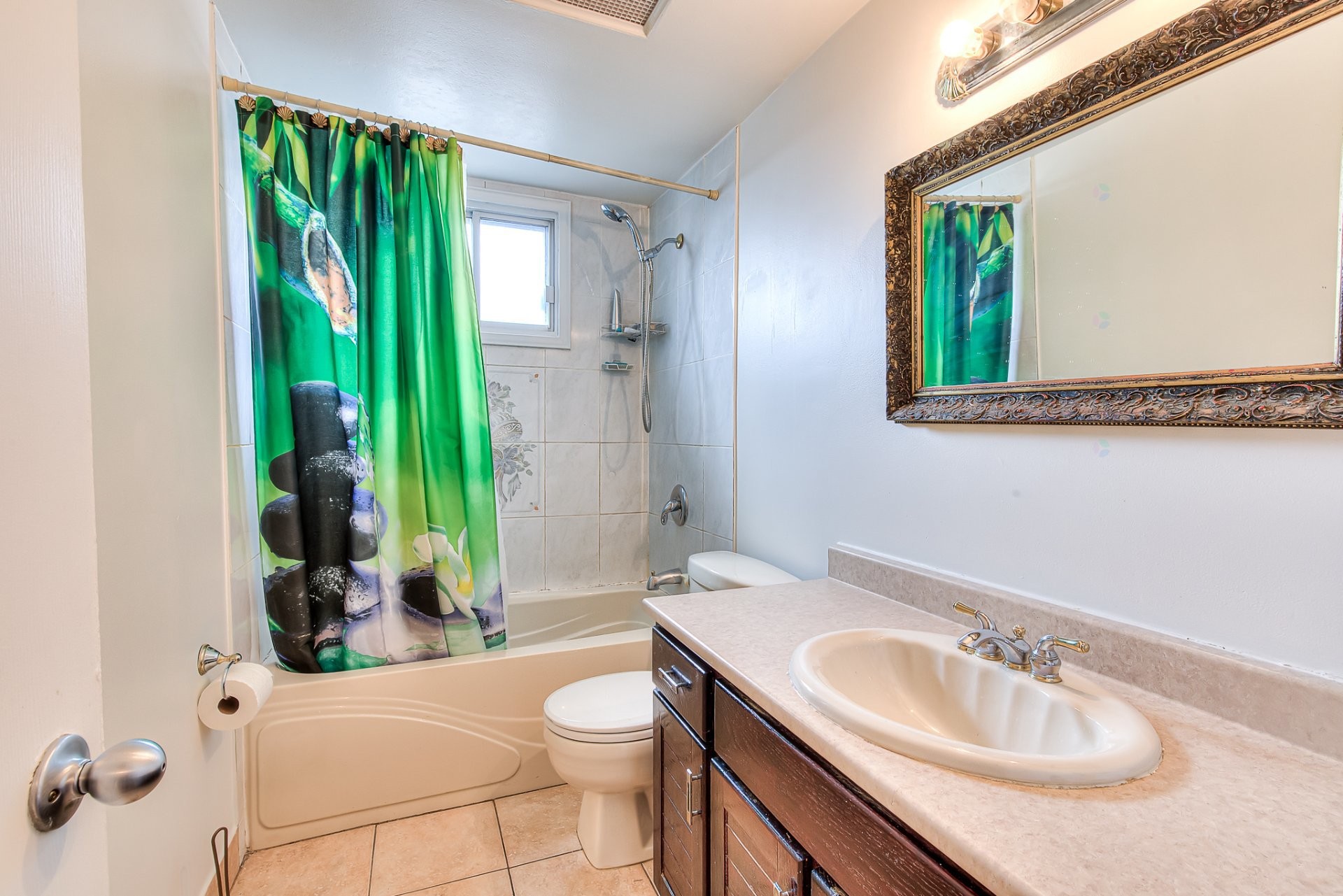 Salle de bains - 364 Rue Frontenac, Dollard-Des-Ormeaux, QC - Indoor Photo Showing Bathroom