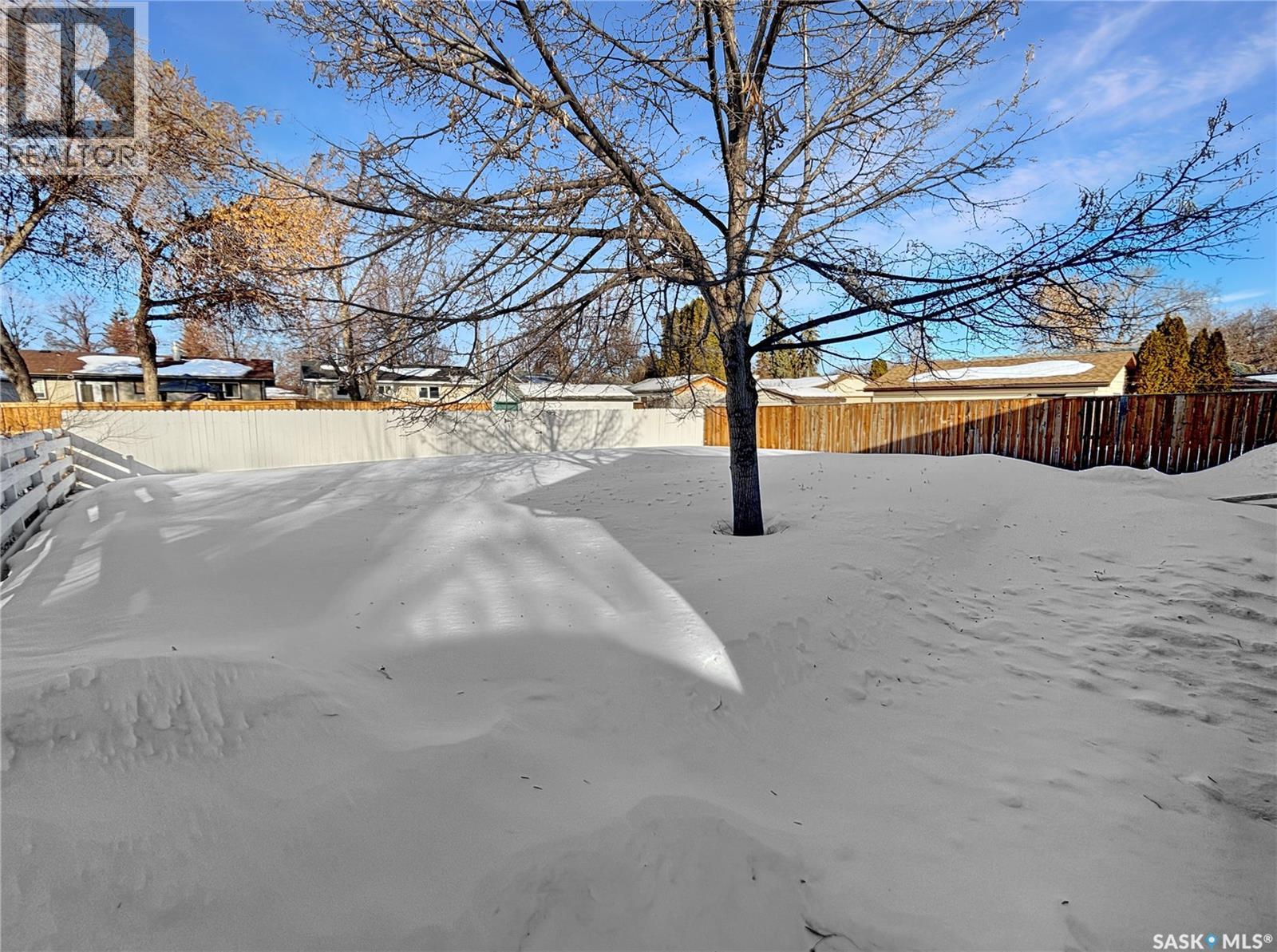 27 Walker Crescent, Saskatoon, SK - Outdoor
