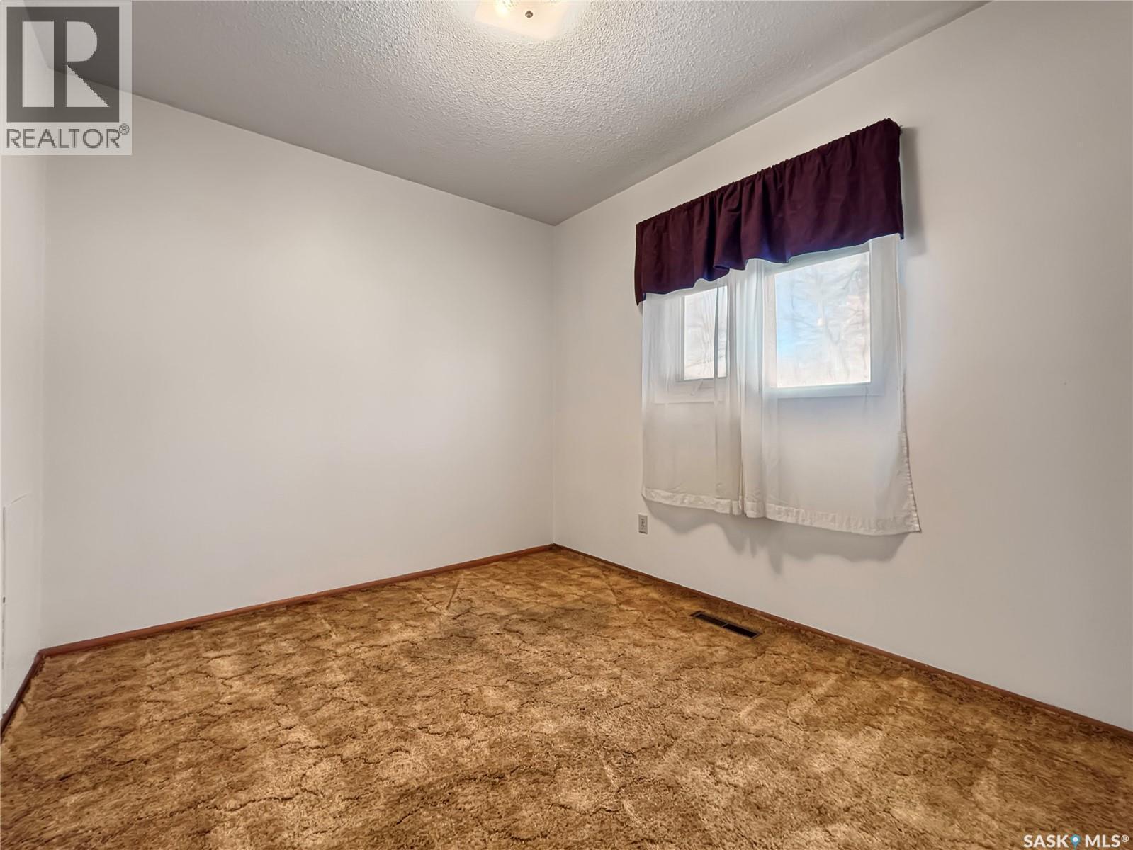 27 Walker Crescent, Saskatoon, SK - Indoor Photo Showing Other Room
