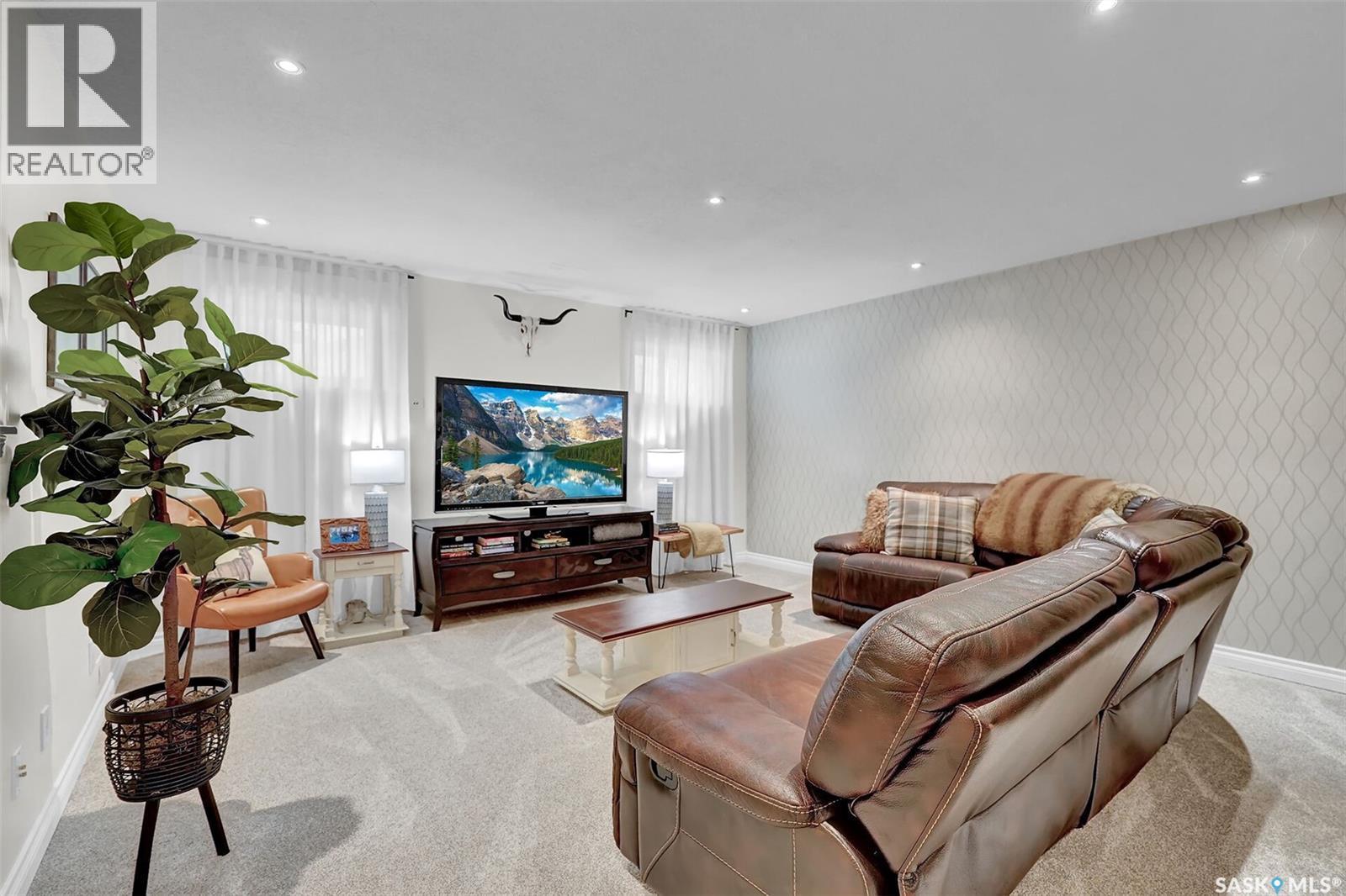 28 Emerald Creek Drive, White City, SK - Indoor Photo Showing Living Room