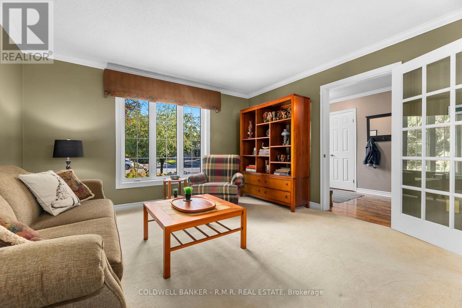 24 Testa Road, Uxbridge, ON - Indoor Photo Showing Living Room