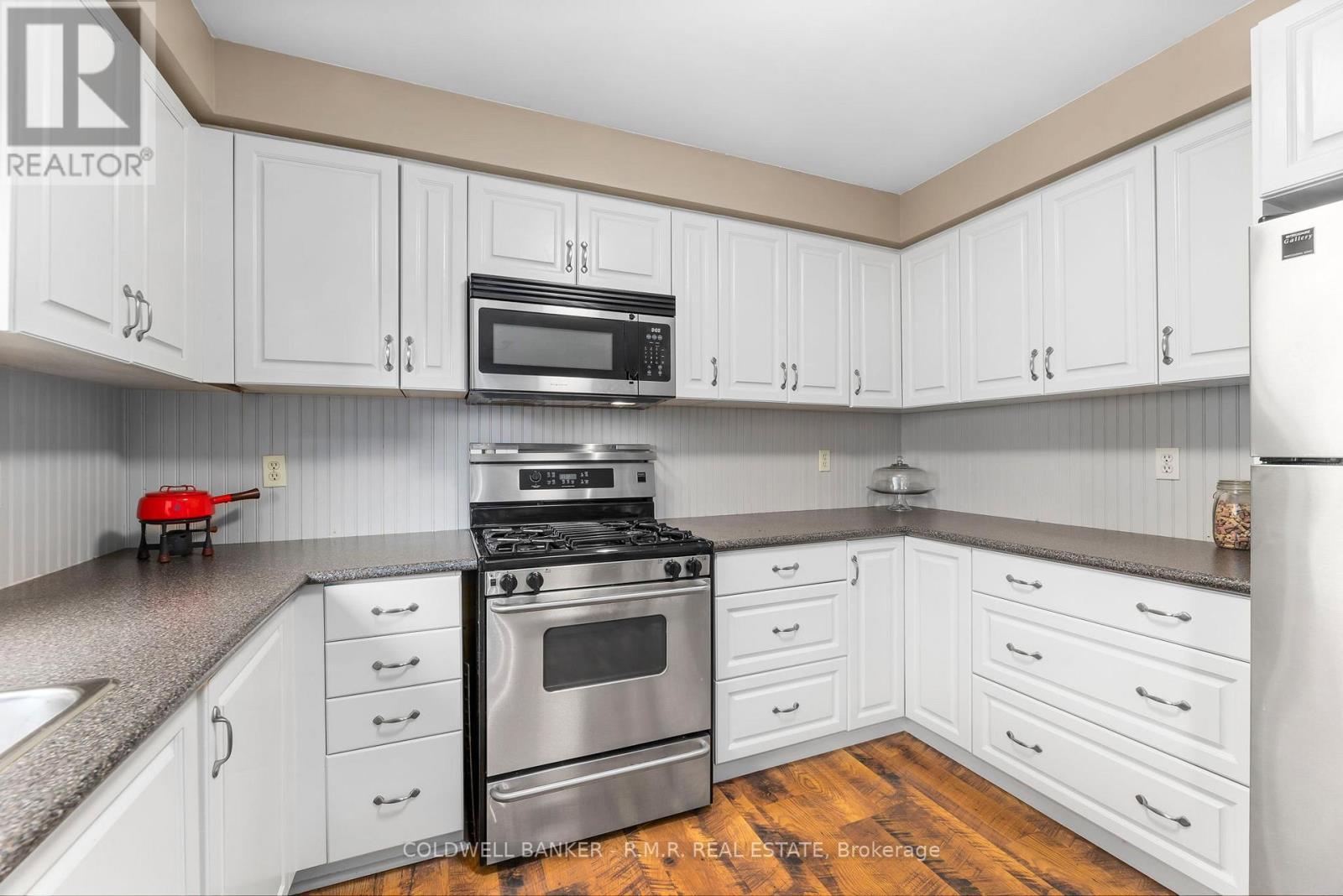 24 Testa Road, Uxbridge, ON - Indoor Photo Showing Kitchen