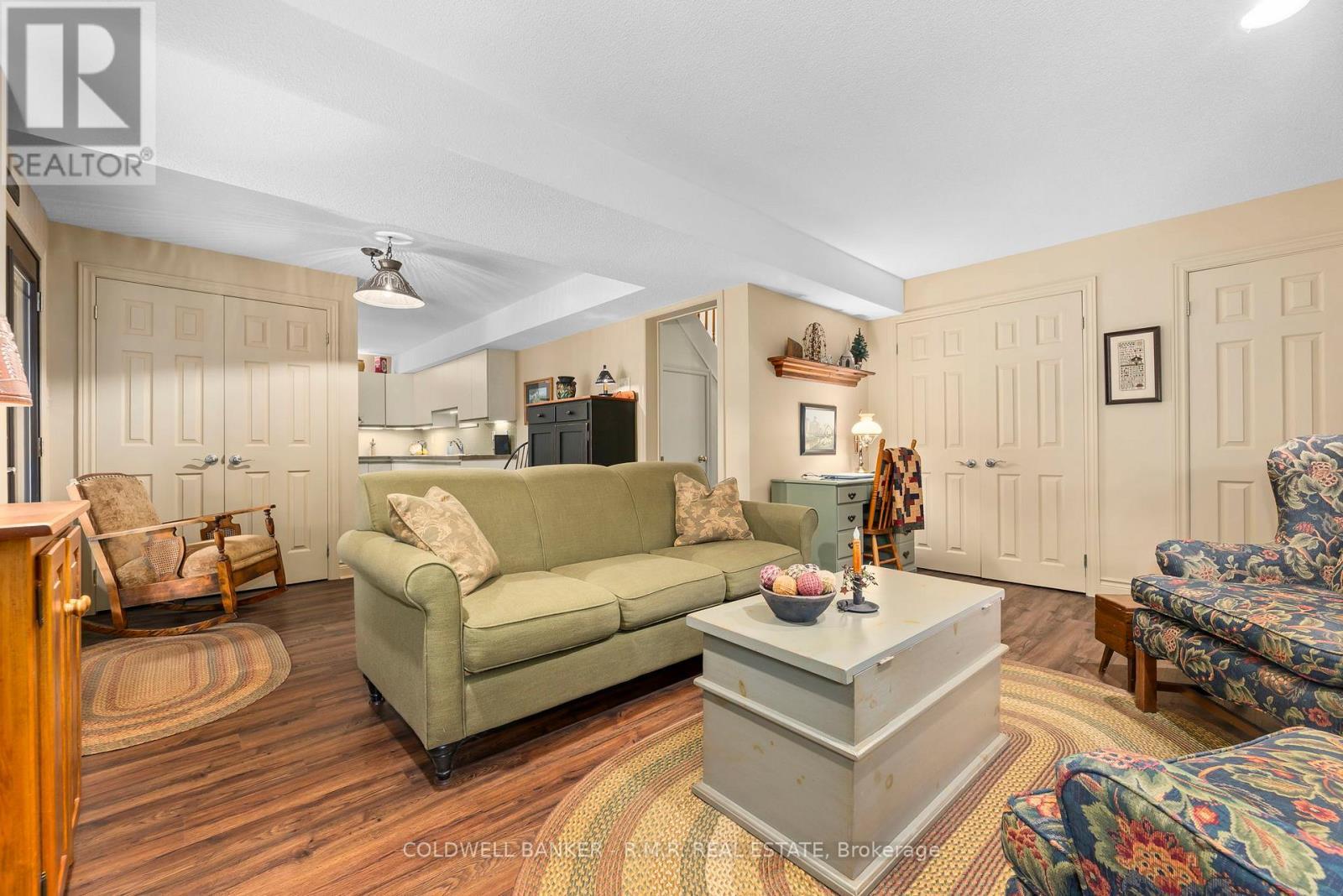 24 Testa Road, Uxbridge, ON - Indoor Photo Showing Living Room