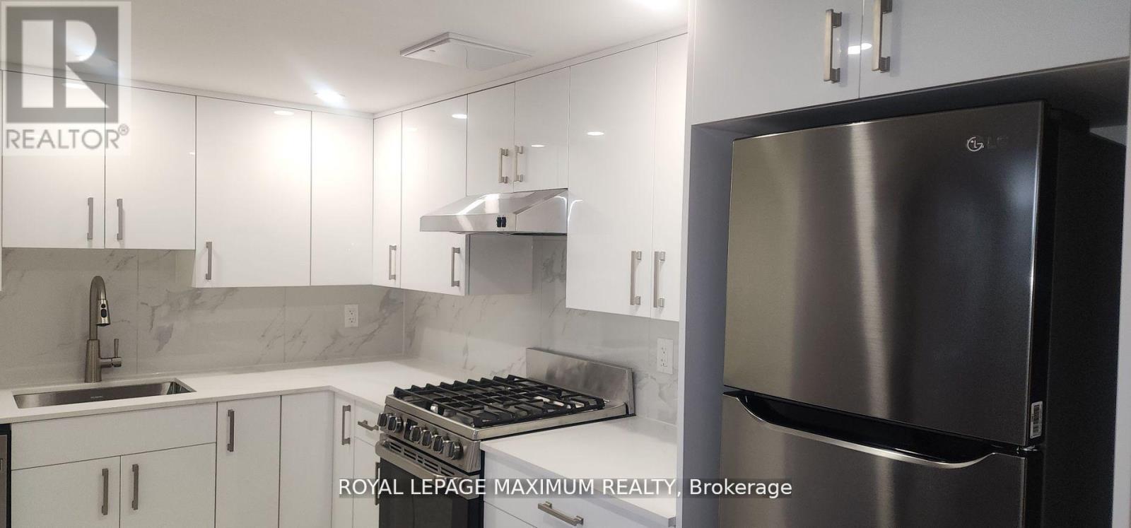 Basement - 19 Maple Forest Drive, Vaughan, ON - Indoor Photo Showing Kitchen With Upgraded Kitchen