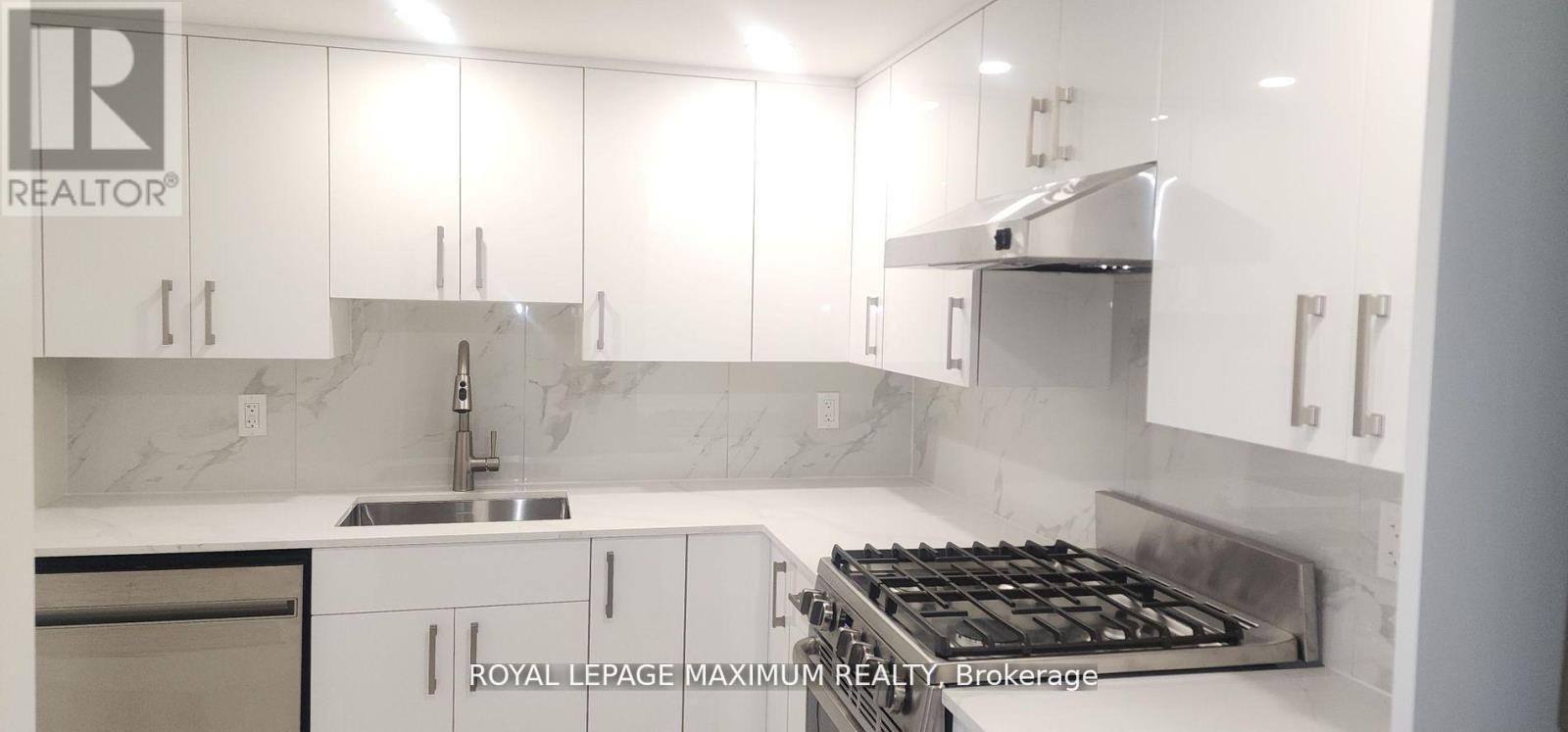 Basement - 19 Maple Forest Drive, Vaughan, ON - Indoor Photo Showing Kitchen With Upgraded Kitchen