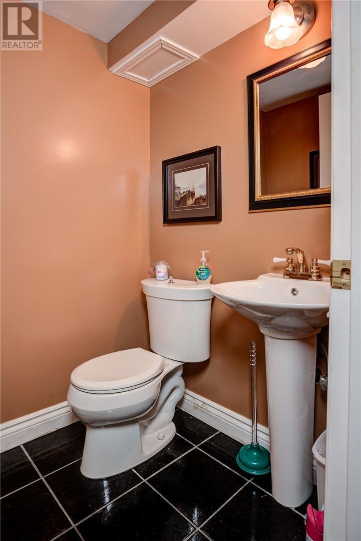 77 Third Avenue, Lively, ON - Indoor Photo Showing Bathroom