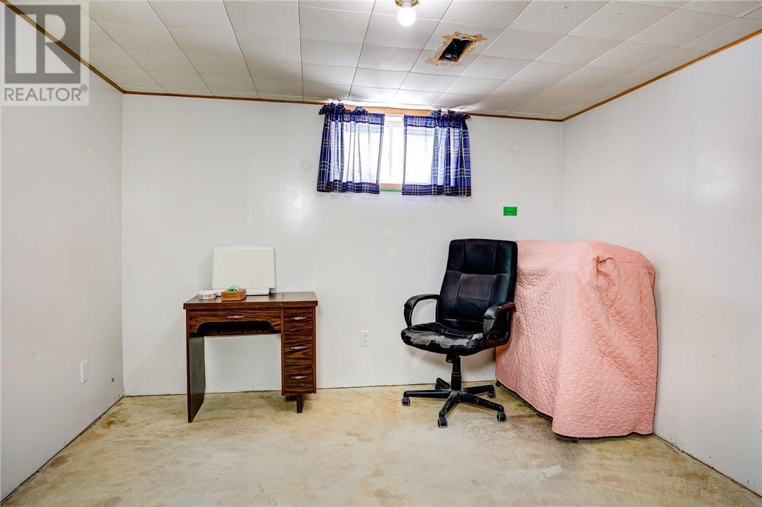 77 Third Avenue, Lively, ON - Indoor