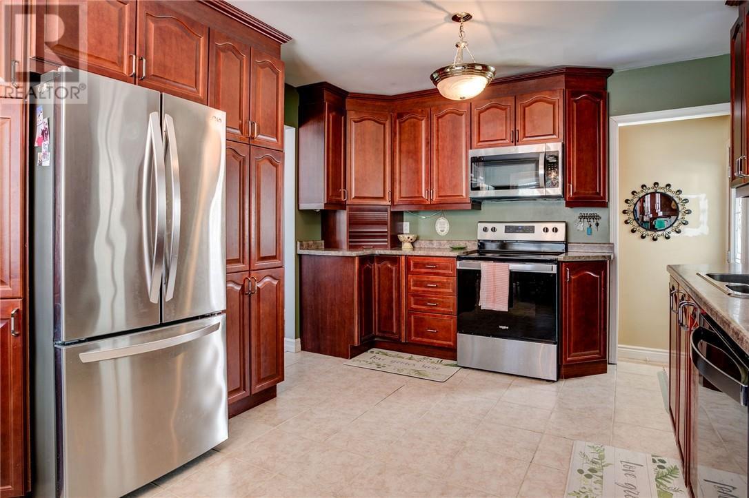 77 Third Avenue, Lively, ON - Indoor Photo Showing Kitchen