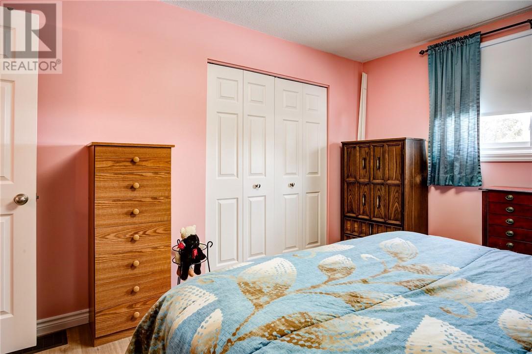 77 Third Avenue, Lively, ON - Indoor Photo Showing Bedroom