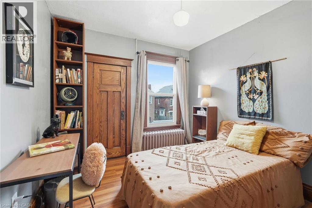 1 Rutherford Avenue, Hamilton, ON - Indoor Photo Showing Bedroom