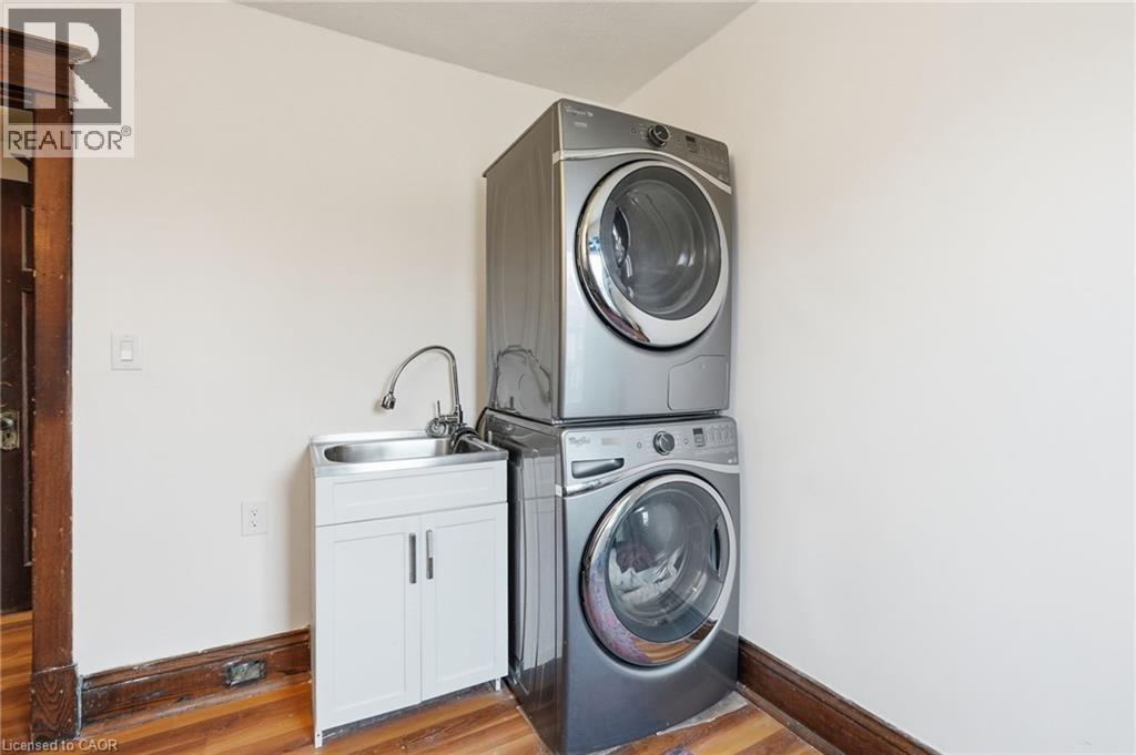1 Rutherford Avenue, Hamilton, ON - Indoor Photo Showing Laundry Room