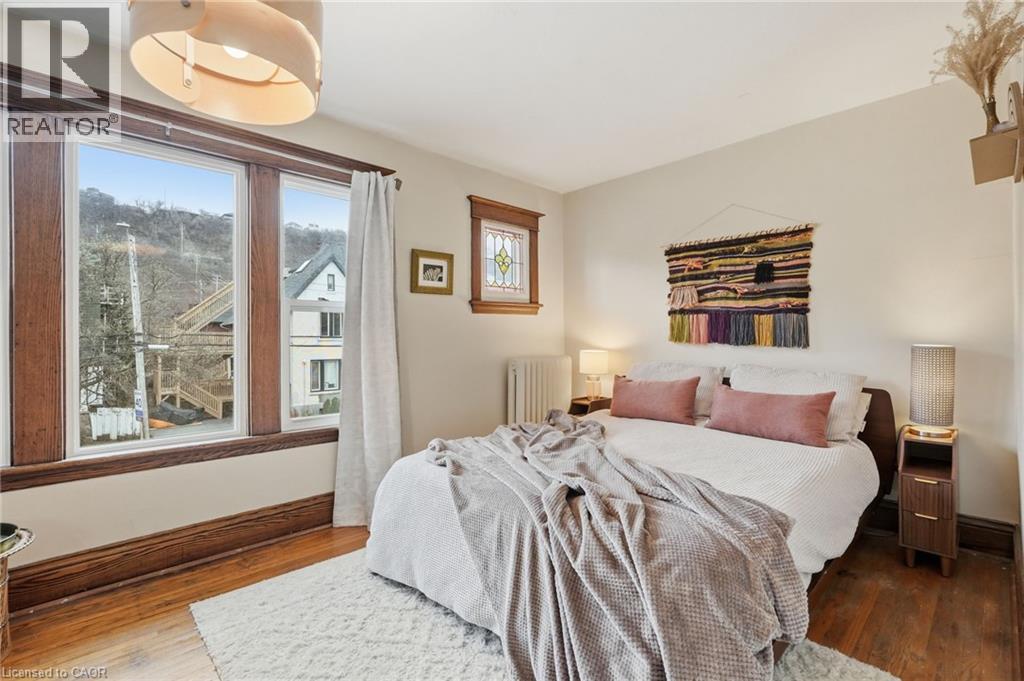 1 Rutherford Avenue, Hamilton, ON - Indoor Photo Showing Bedroom