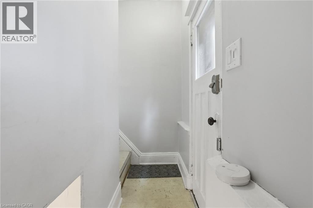 1 Rutherford Avenue, Hamilton, ON - Indoor Photo Showing Other Room