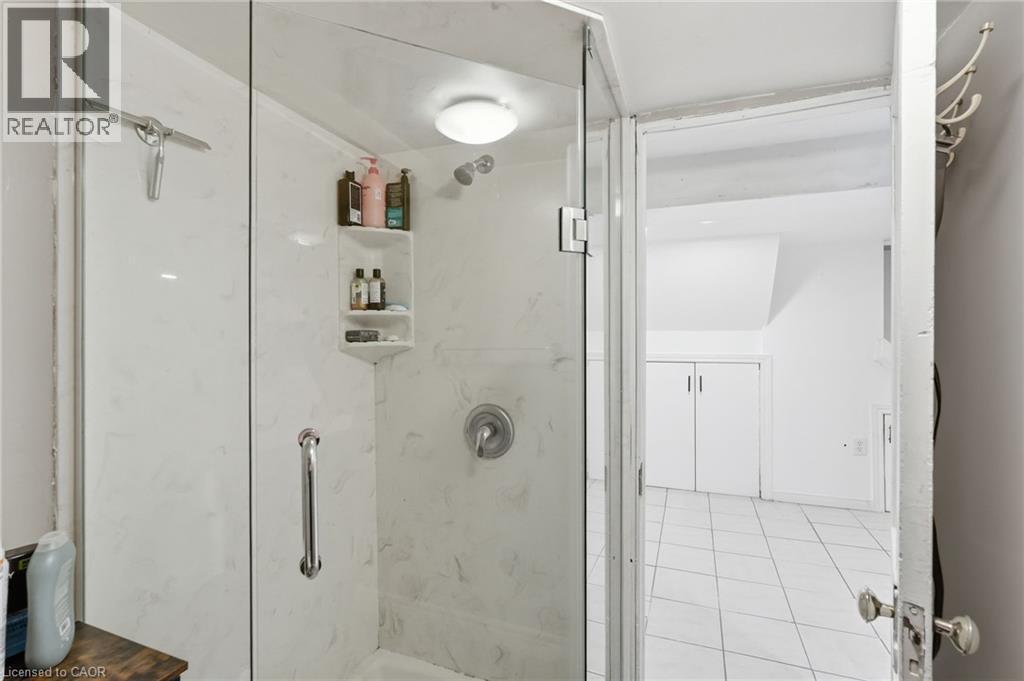 1 Rutherford Avenue, Hamilton, ON - Indoor Photo Showing Bathroom