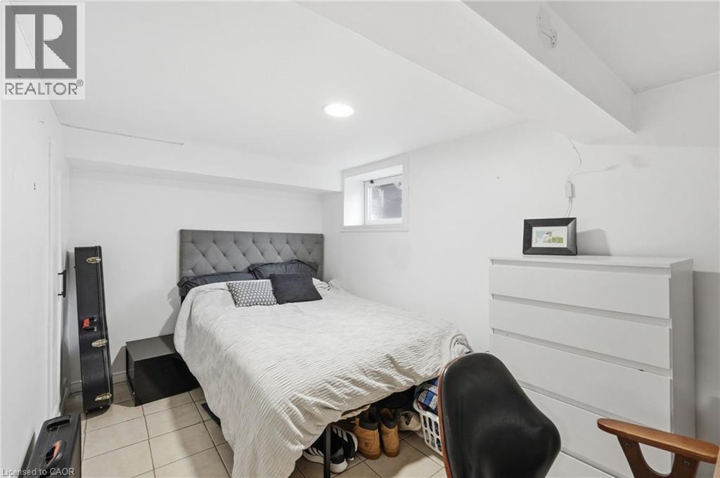 1 Rutherford Avenue, Hamilton, ON - Indoor Photo Showing Bedroom