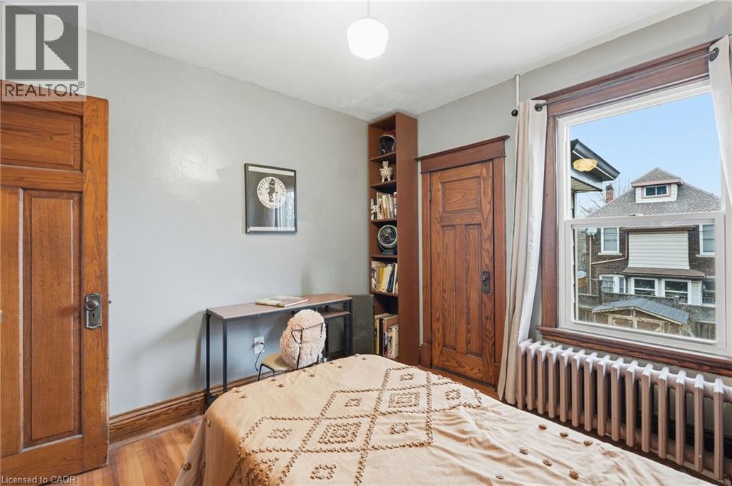 1 Rutherford Avenue, Hamilton, ON - Indoor Photo Showing Bedroom