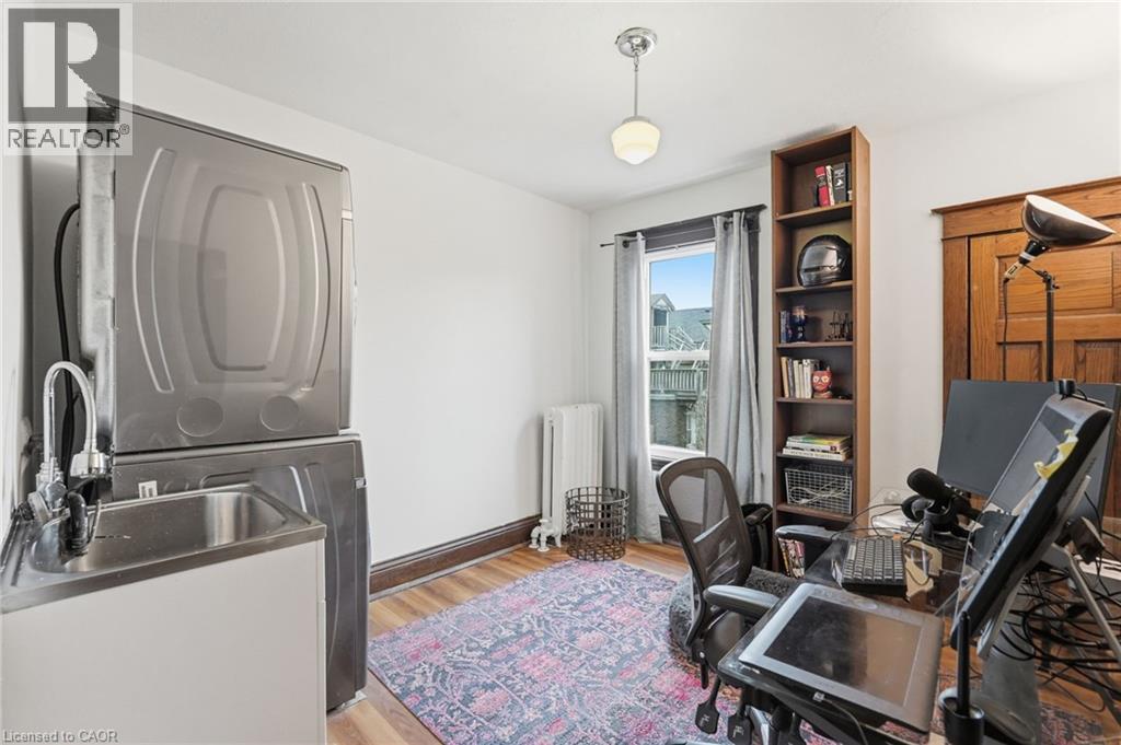 1 Rutherford Avenue, Hamilton, ON - Indoor Photo Showing Laundry Room