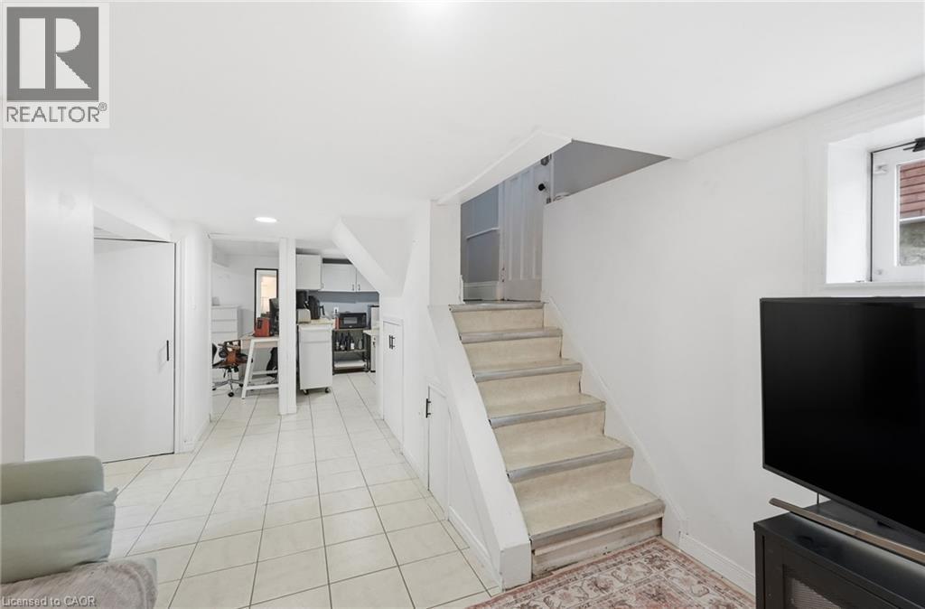 1 Rutherford Avenue, Hamilton, ON - Indoor