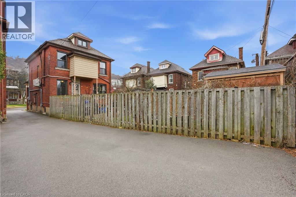 1 Rutherford Avenue, Hamilton, ON - Outdoor