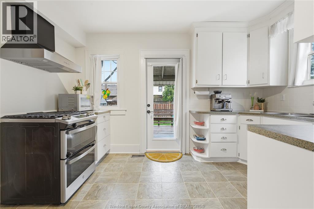 2146 Windermere, Windsor, ON - Indoor Photo Showing Kitchen
