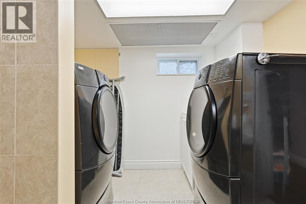 2146 Windermere, Windsor, ON - Indoor Photo Showing Laundry Room