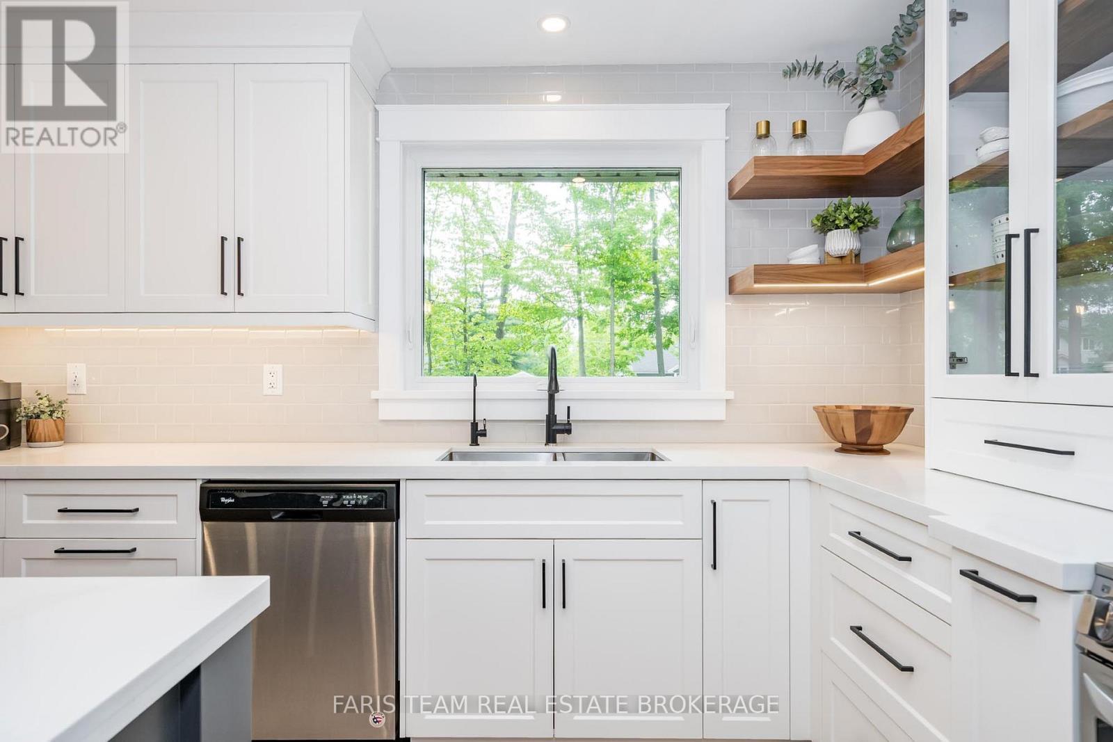 8 Malta Crescent, Springwater, ON - Indoor Photo Showing Kitchen With Double Sink