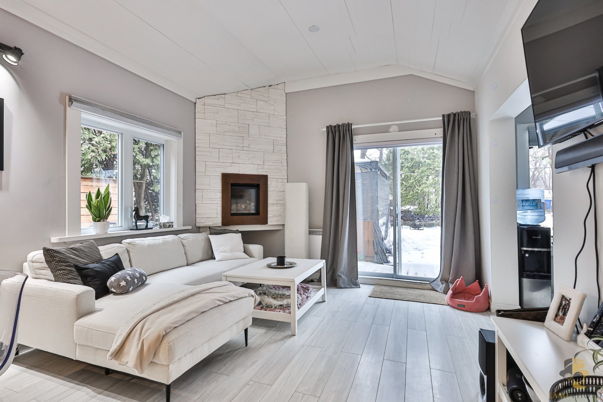 Living Room - 172 Rue Glendale, Rosemère, QC - Indoor Photo Showing Living Room With Fireplace