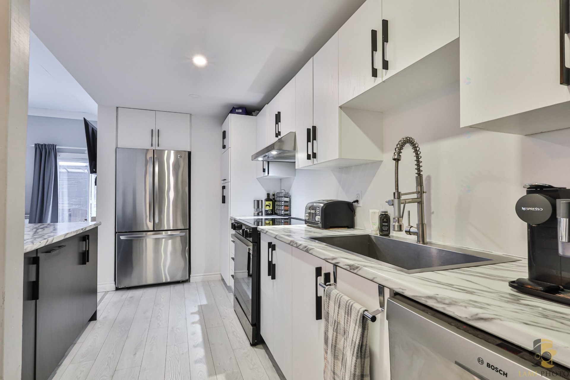 Kitchen - 172 Rue Glendale, Rosemère, QC - Indoor Photo Showing Kitchen With Upgraded Kitchen