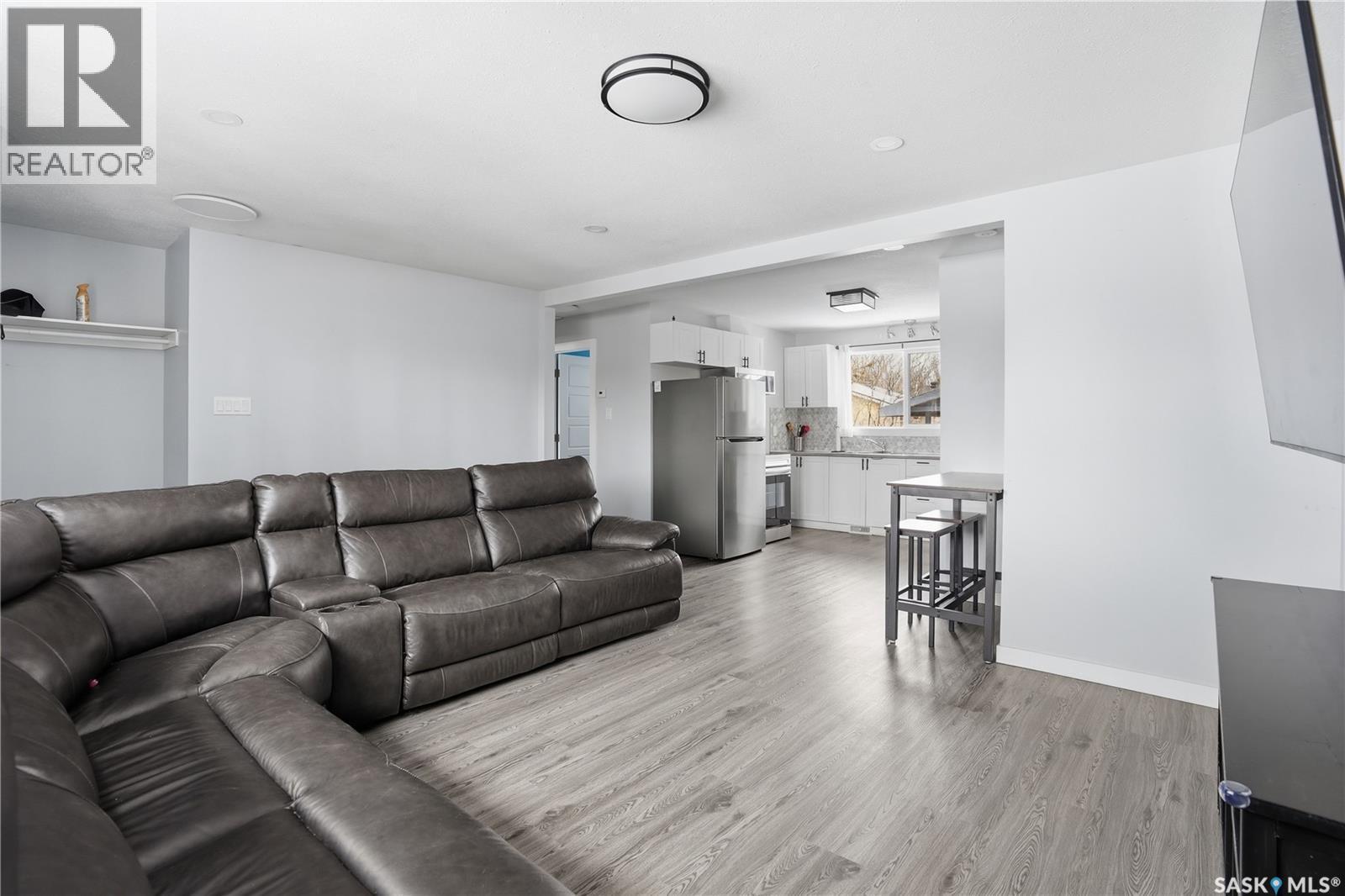 68 Young Crescent, Regina, SK - Indoor Photo Showing Living Room
