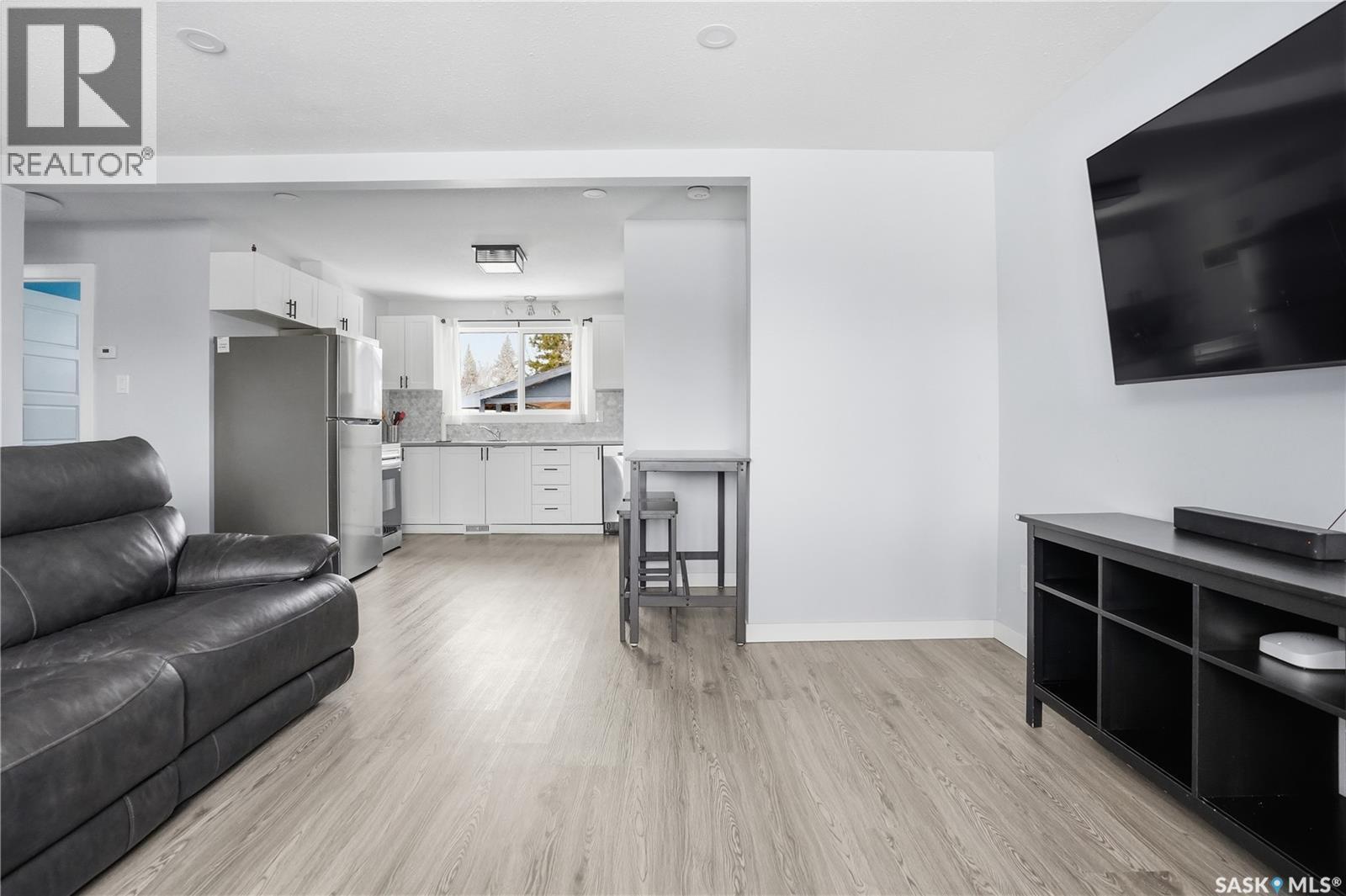 68 Young Crescent, Regina, SK - Indoor Photo Showing Living Room