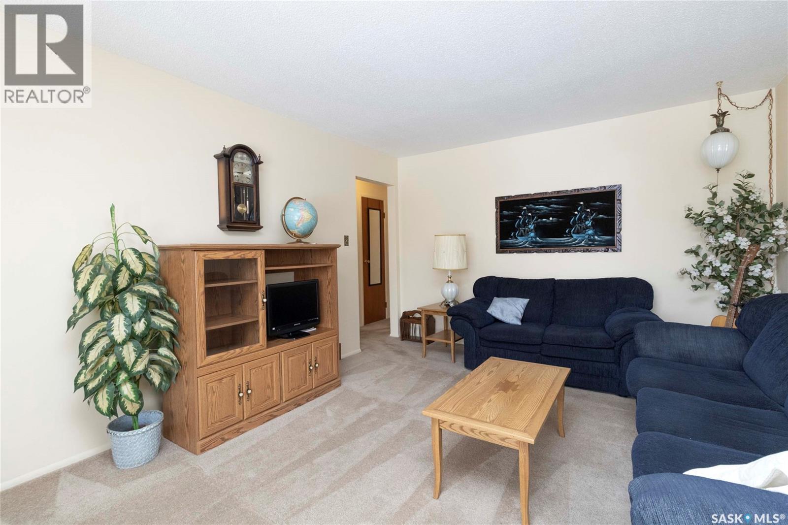 24 Anderson Crescent, Saskatoon, SK - Indoor Photo Showing Living Room