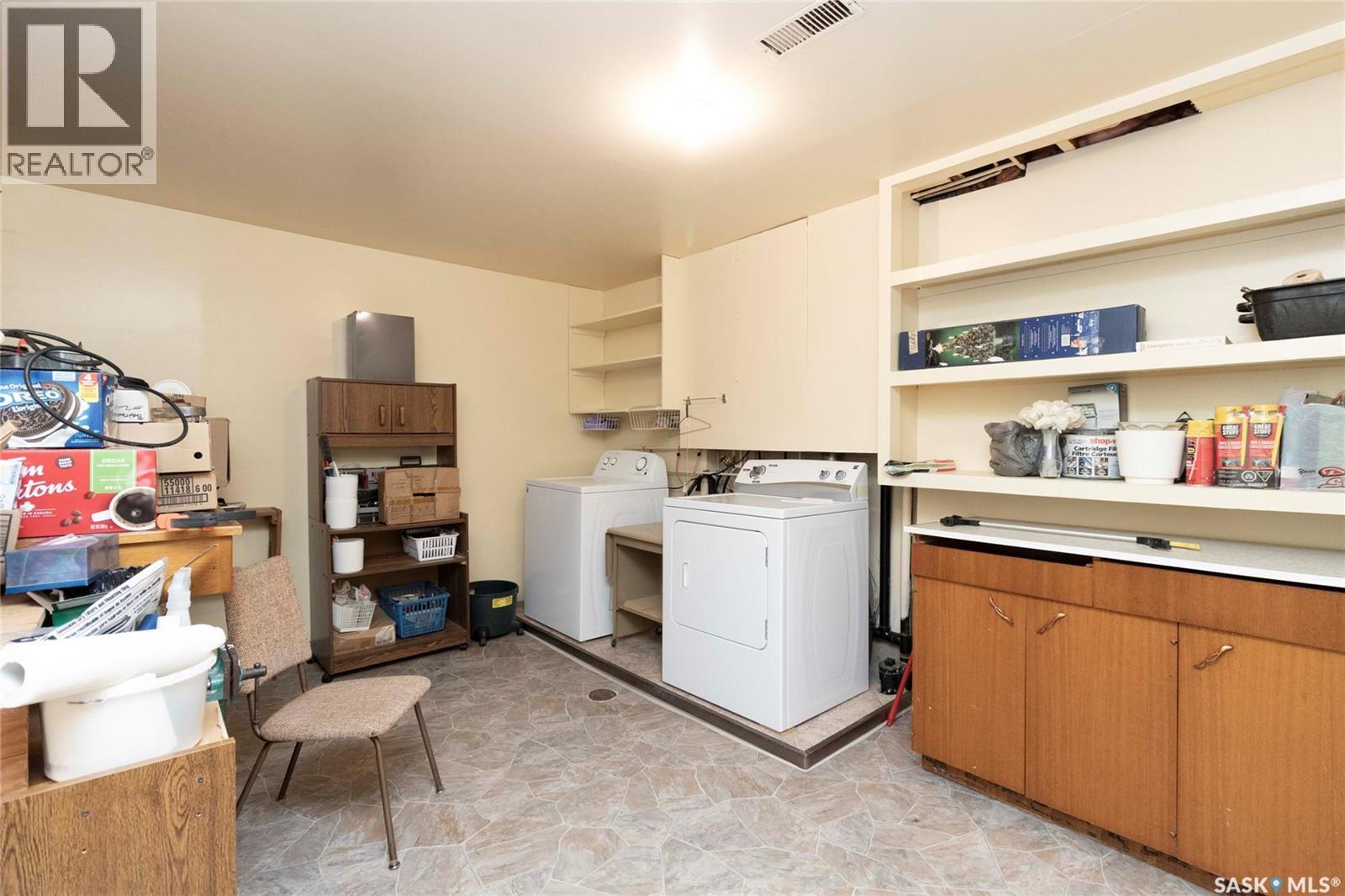 24 Anderson Crescent, Saskatoon, SK - Indoor Photo Showing Laundry Room