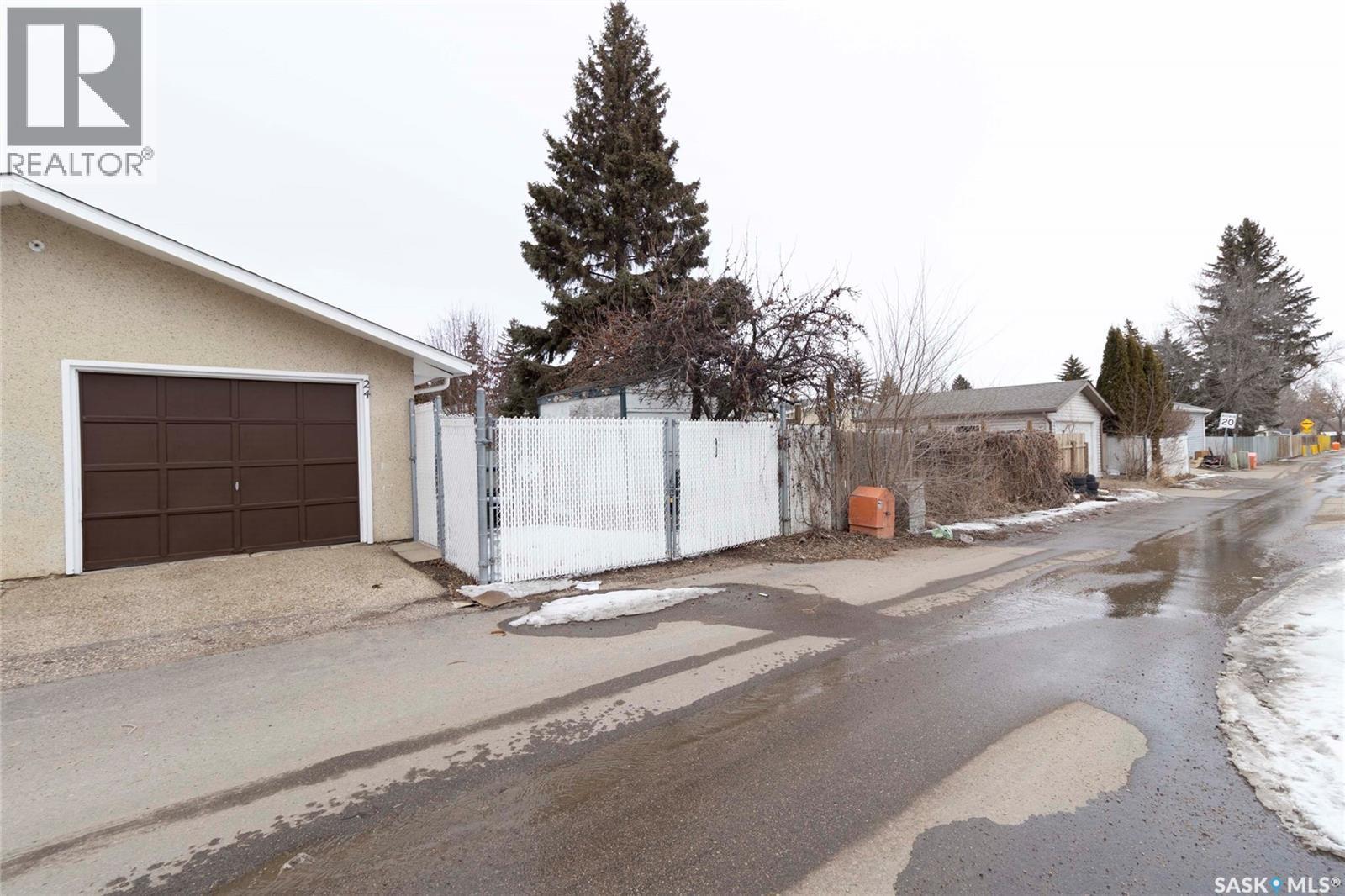 24 Anderson Crescent, Saskatoon, SK - Outdoor