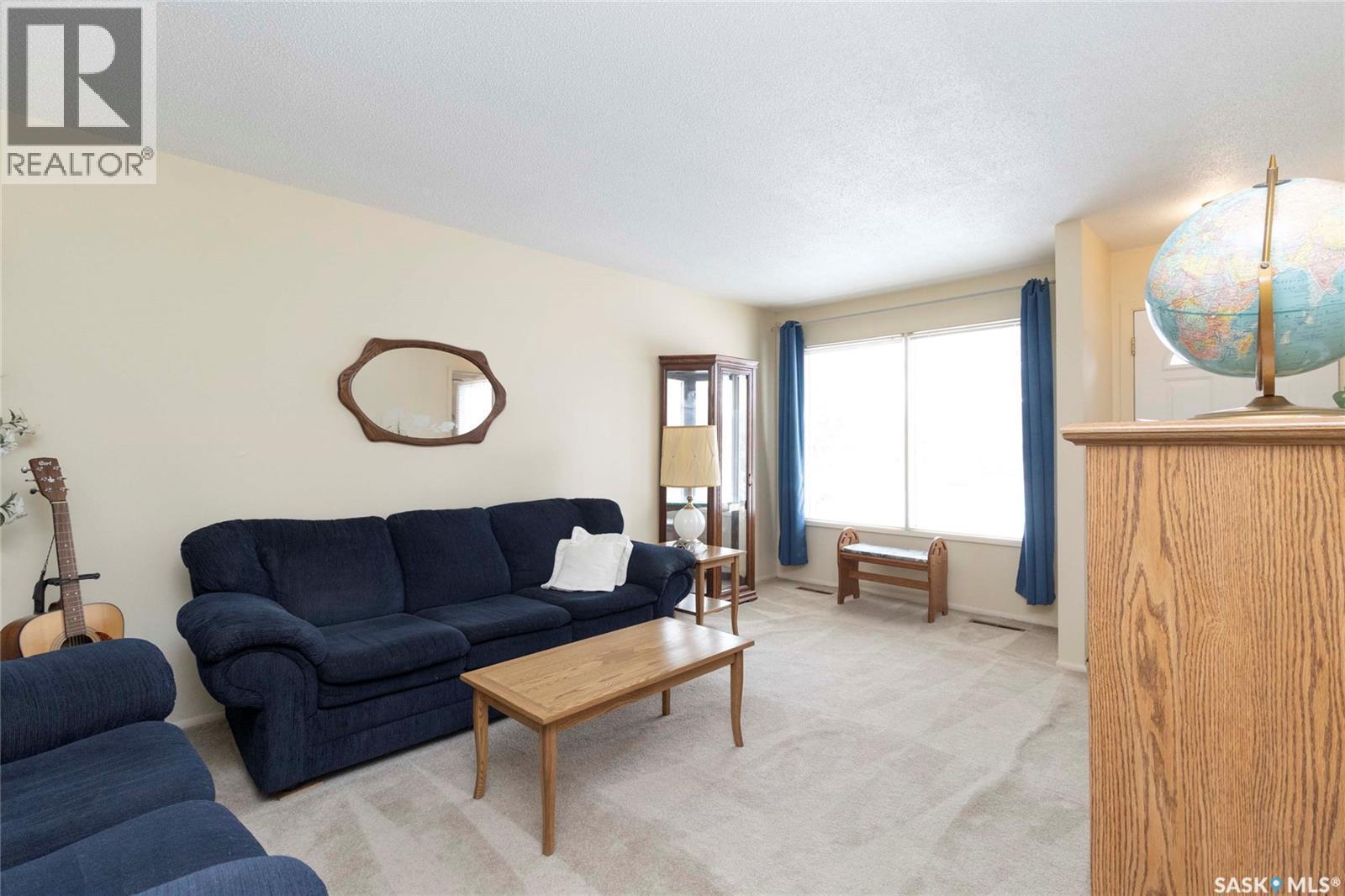 24 Anderson Crescent, Saskatoon, SK - Indoor Photo Showing Living Room