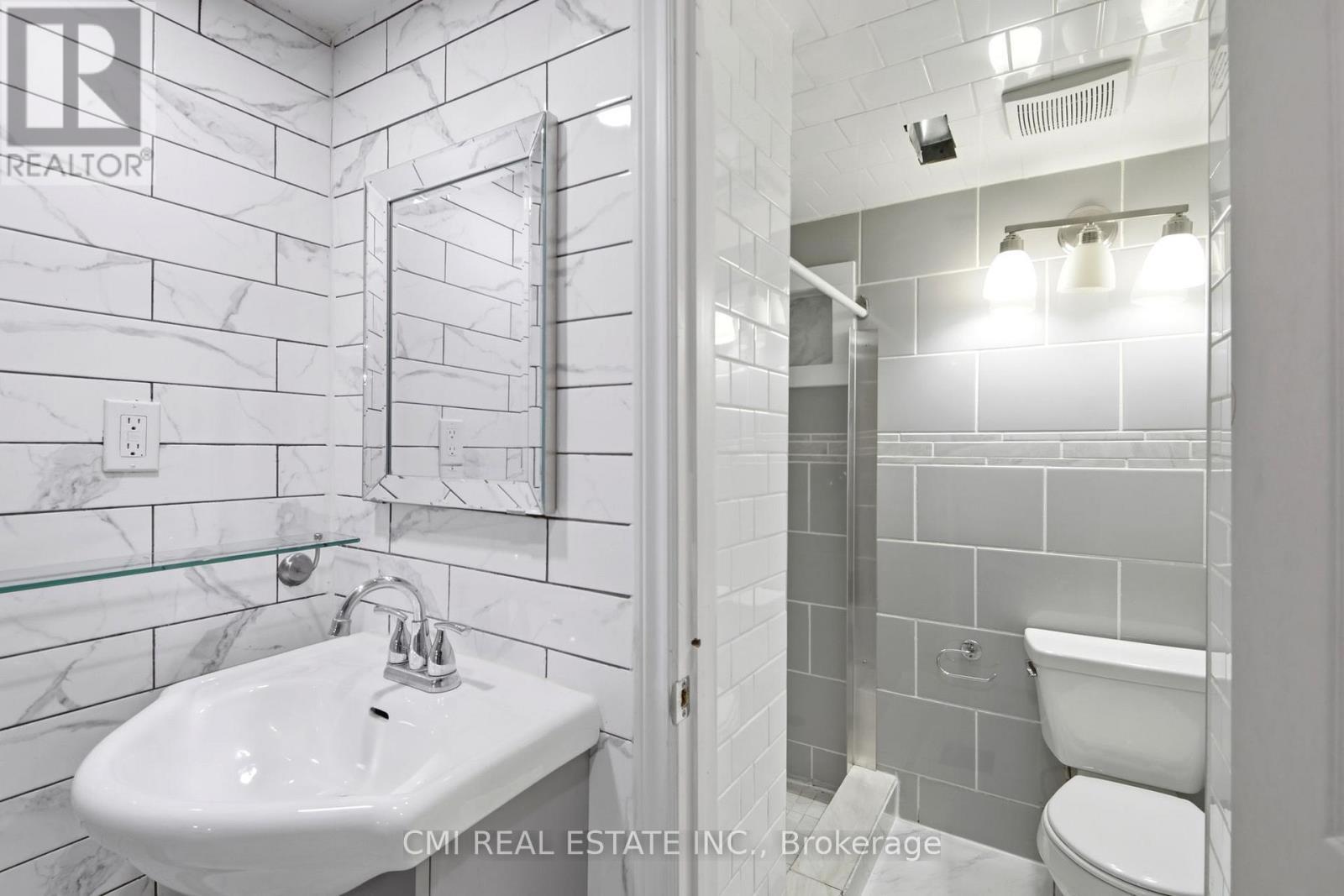 3 Forest Point Drive, Toronto, ON - Indoor Photo Showing Bathroom