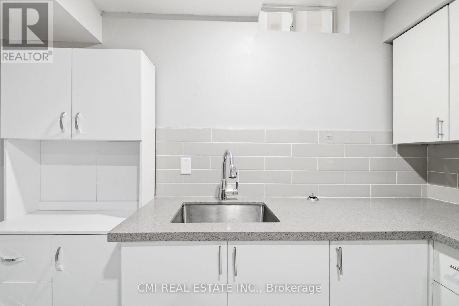 3 Forest Point Drive, Toronto, ON - Indoor Photo Showing Kitchen