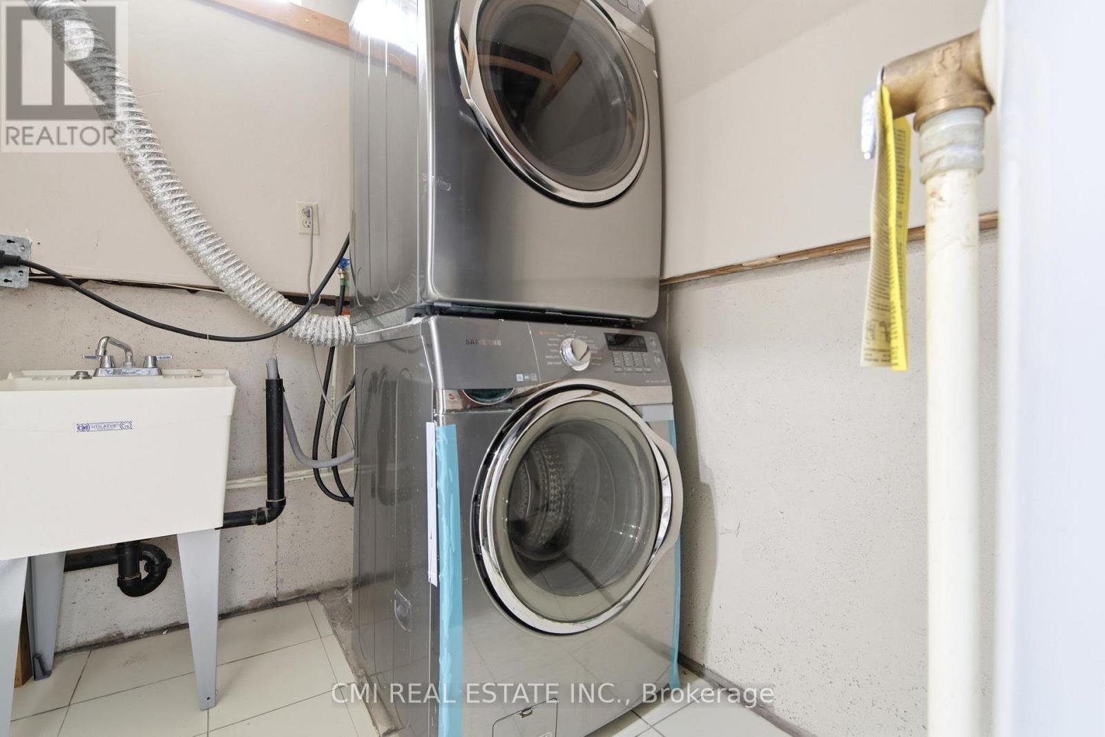 3 Forest Point Drive, Toronto, ON - Indoor Photo Showing Laundry Room