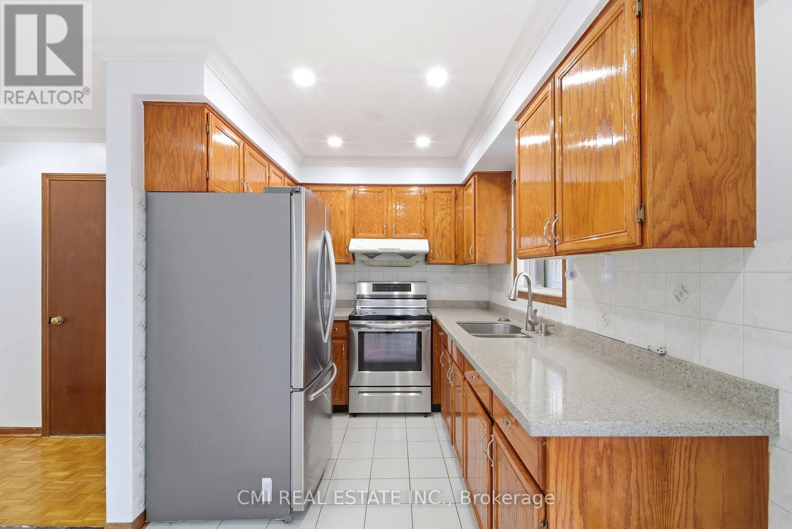 3 Forest Point Drive, Toronto, ON - Indoor Photo Showing Kitchen With Double Sink